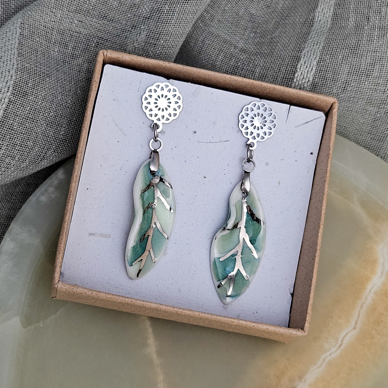 Dangle fine ceramic porcelain designer earrings - green leaf with silver accents (white gold) - obrazek 4