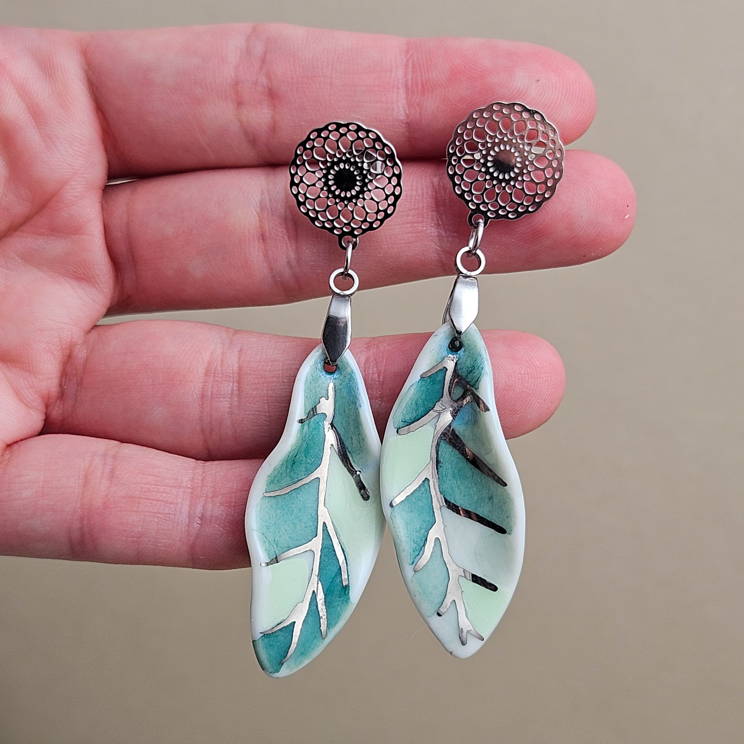Dangle fine ceramic porcelain designer earrings - green leaf with silver accents (white gold) - Image 4