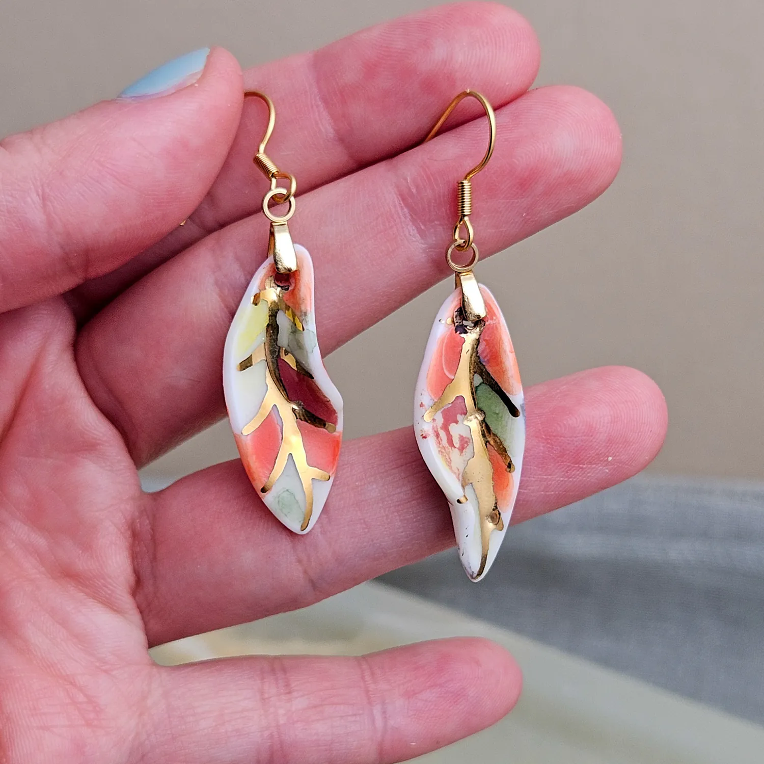 Hanging porcelain earrings - autumn leaf with gold - Image 4
