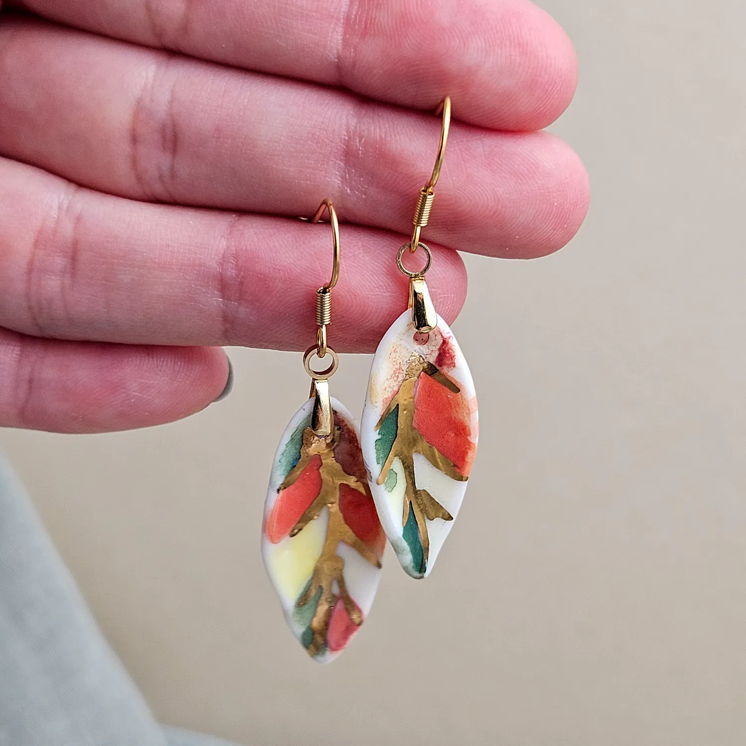 Hanging porcelain earrings - autumn leaf with gold - Image 4