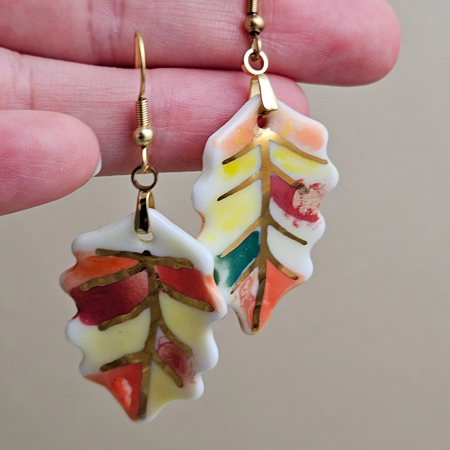 Hanging porcelain earrings - autumn leaf with gold - Image 4