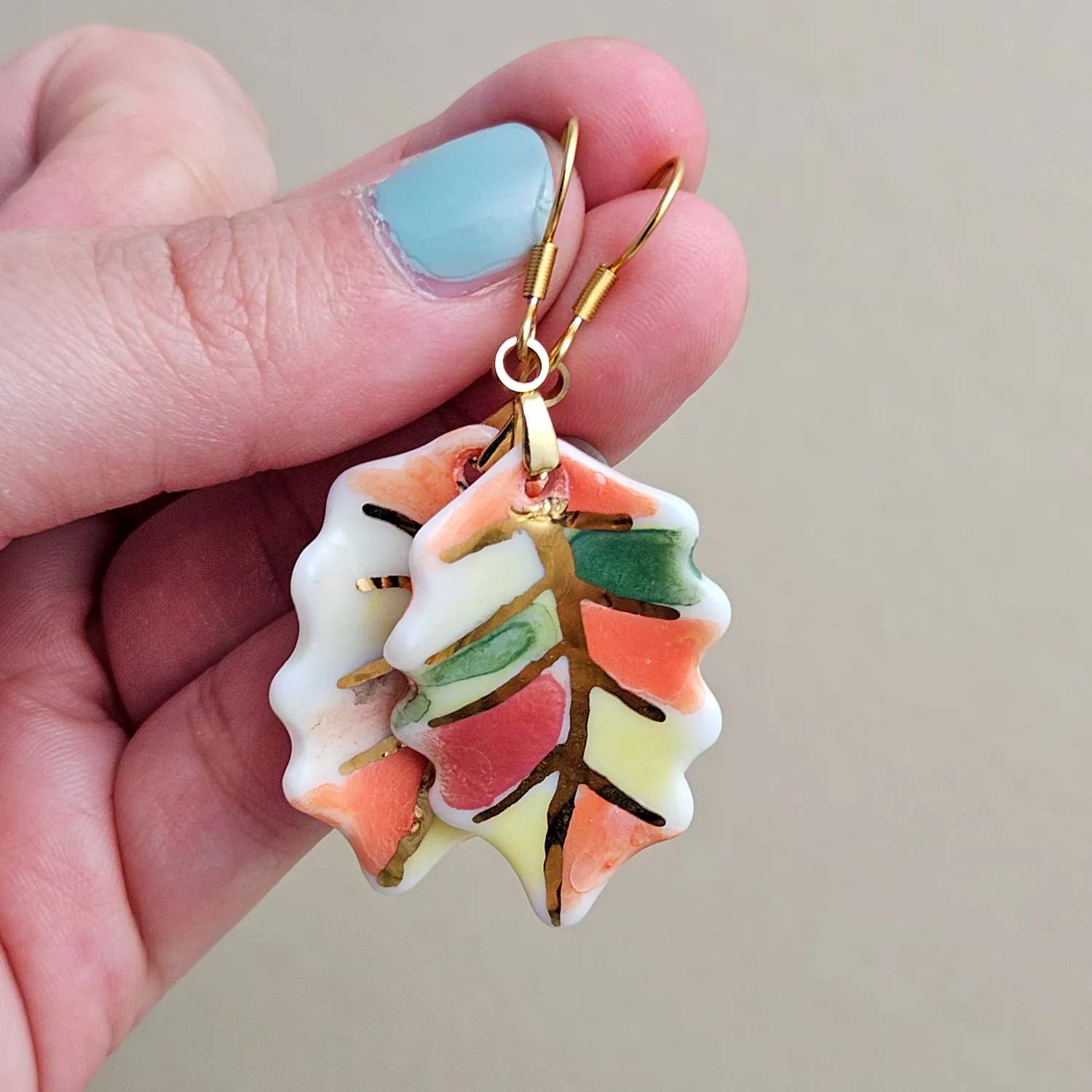 Hanging porcelain earrings - autumn leaf with gold - Image 4