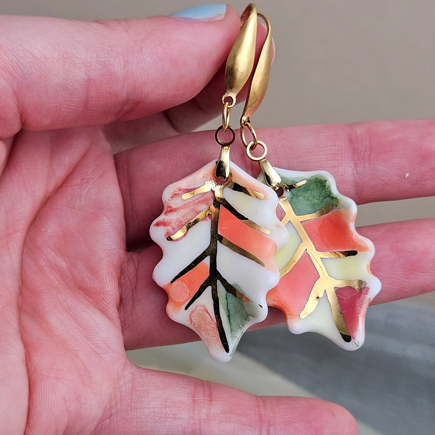 Hanging porcelain earrings - autumn leaf with gold - Image 4