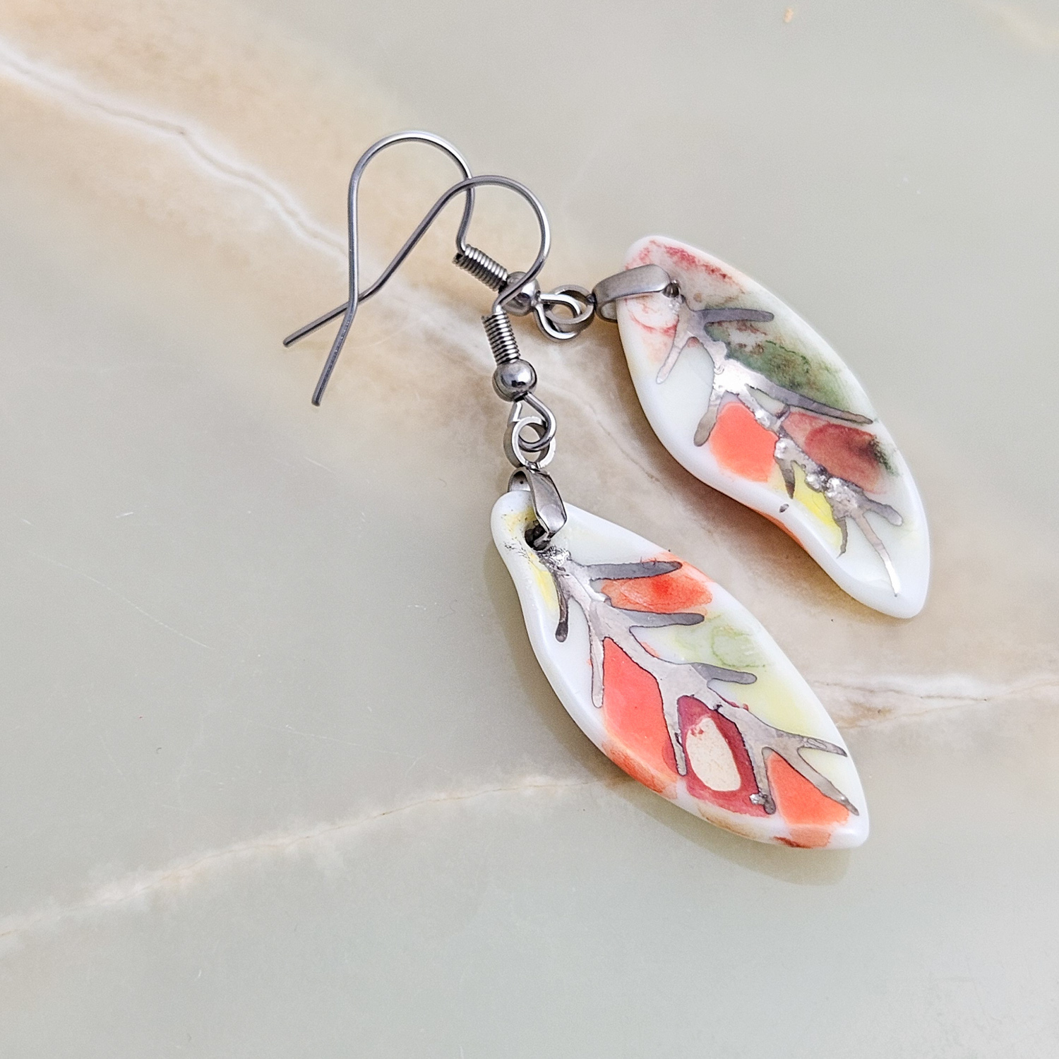 Dangle fine ceramic porcelain designer earrings - autumn leaf with silver accents (white gold) - obrazek 2