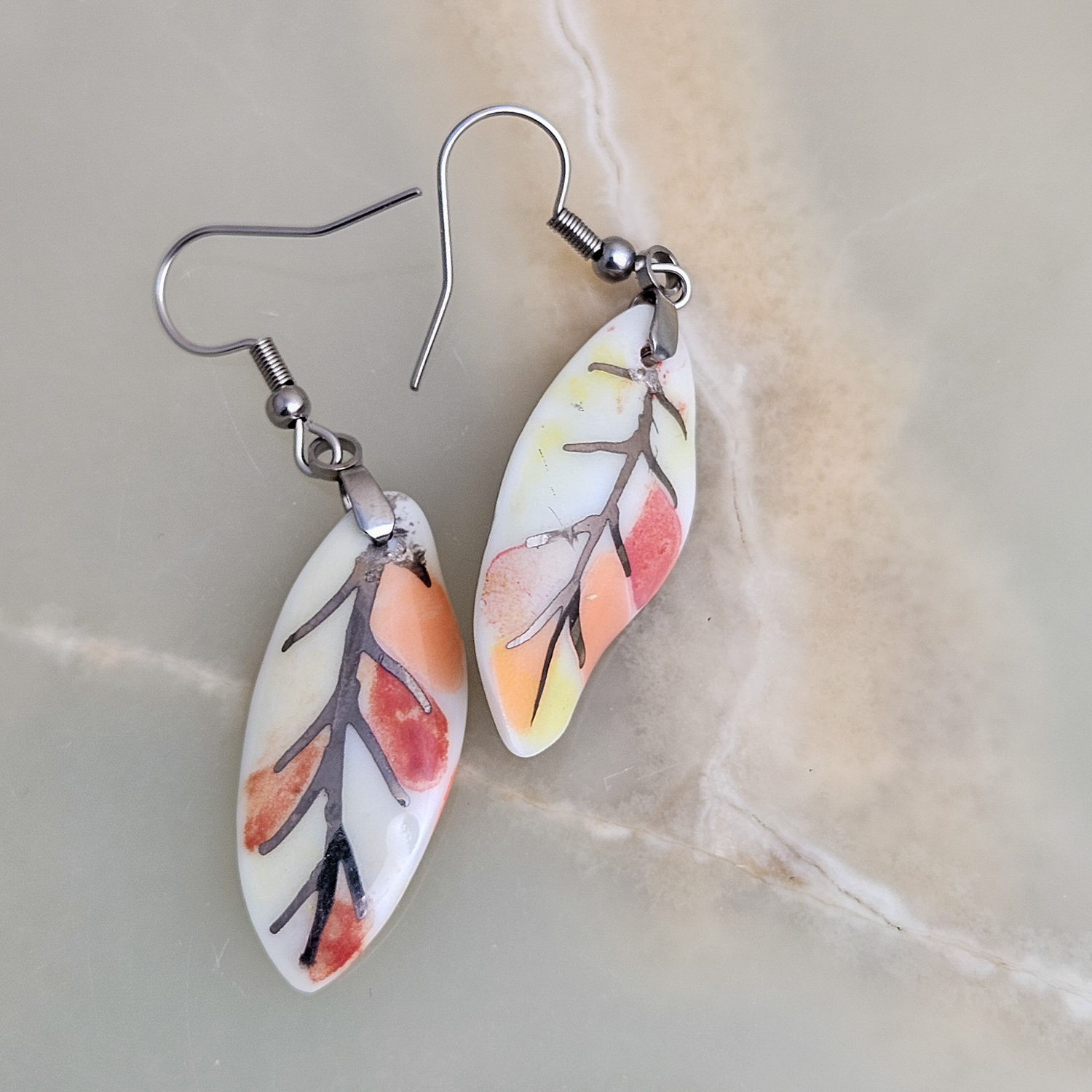 Dangle fine ceramic porcelain designer earrings - autumn leaf with silver accents (white gold) - obrazek 3
