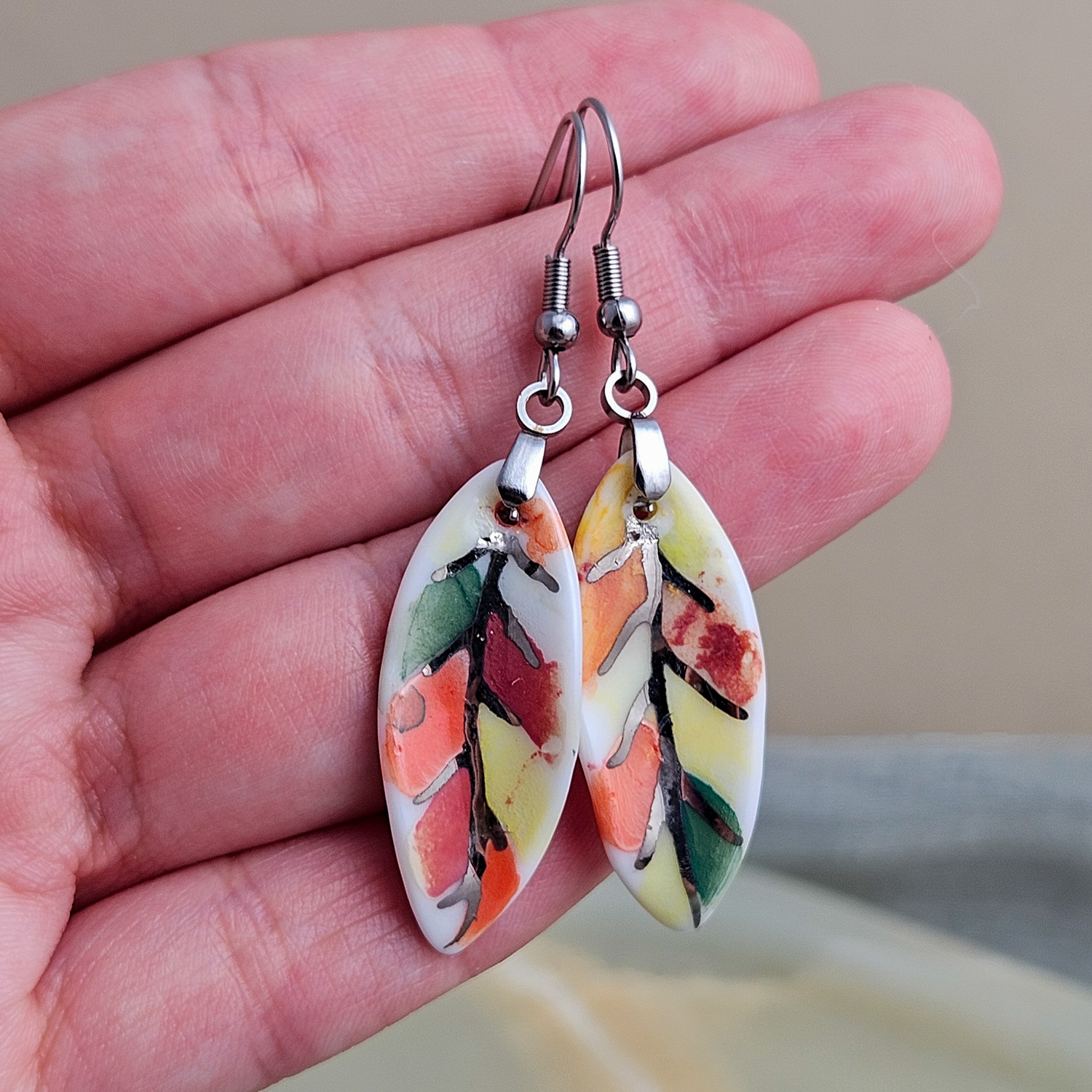 Dangle fine ceramic porcelain designer earrings - autumn leaf with silver accents (white gold) - obrazek 4
