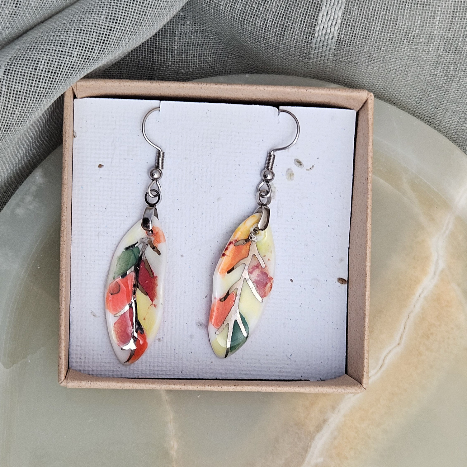 Dangle fine ceramic porcelain designer earrings - autumn leaf with silver accents (white gold) - obrazek 5