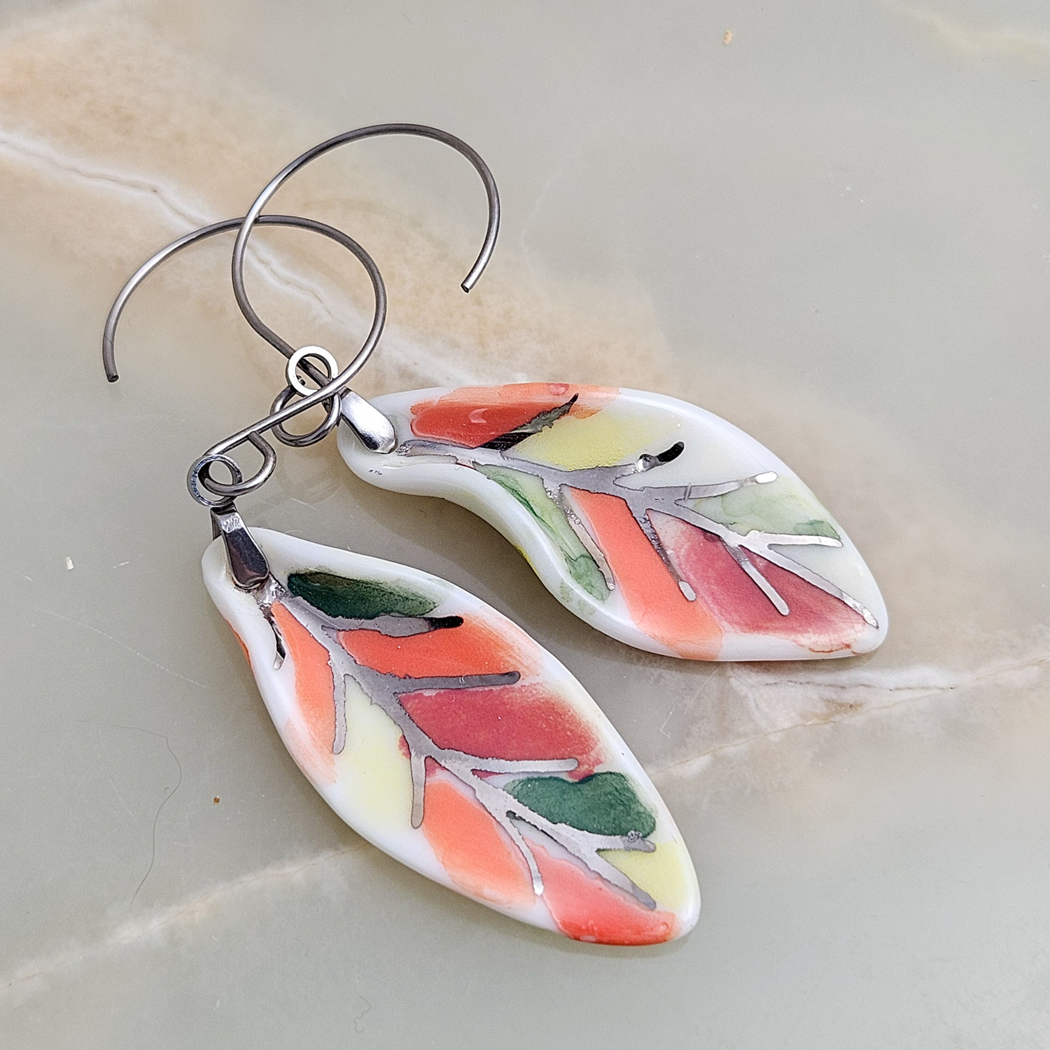 Dangle fine ceramic porcelain designer earrings - autumn leaf with silver accents (white gold) - obrazek 2