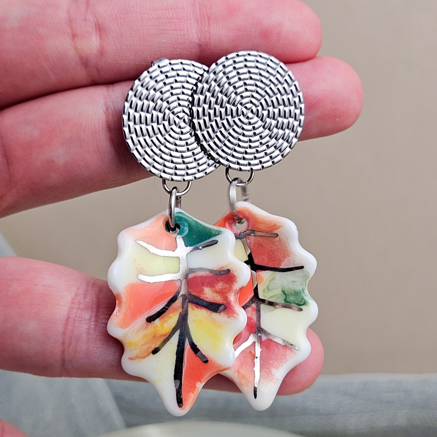 Dangle fine ceramic porcelain designer earrings - autumn leaf with silver accents (white gold) - obrazek 4