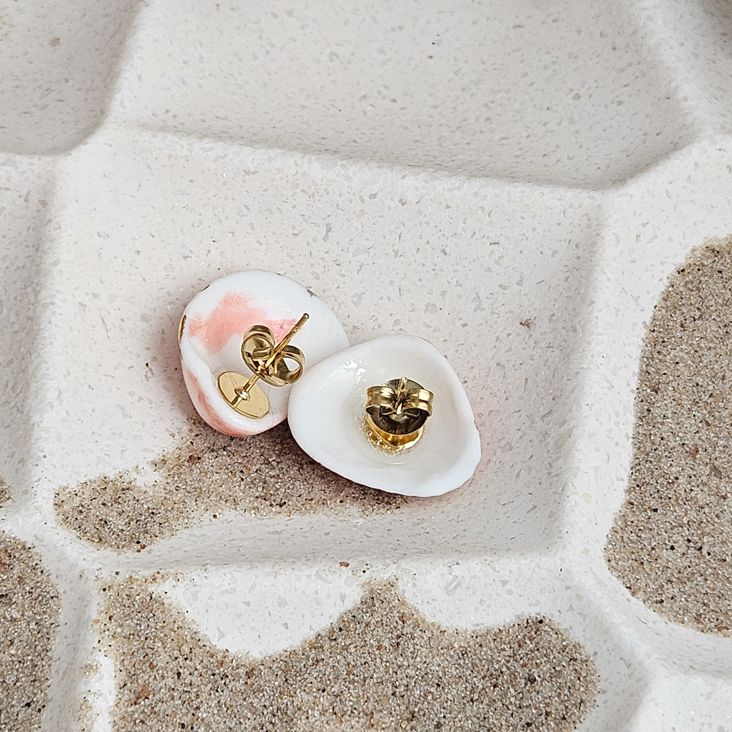 Rose pink fine ceramic porcelain hypoallergenic stud designer earrings for sensitive ears - authentic Mediterranean shell imprints with 22k gold plating - obrazek 3