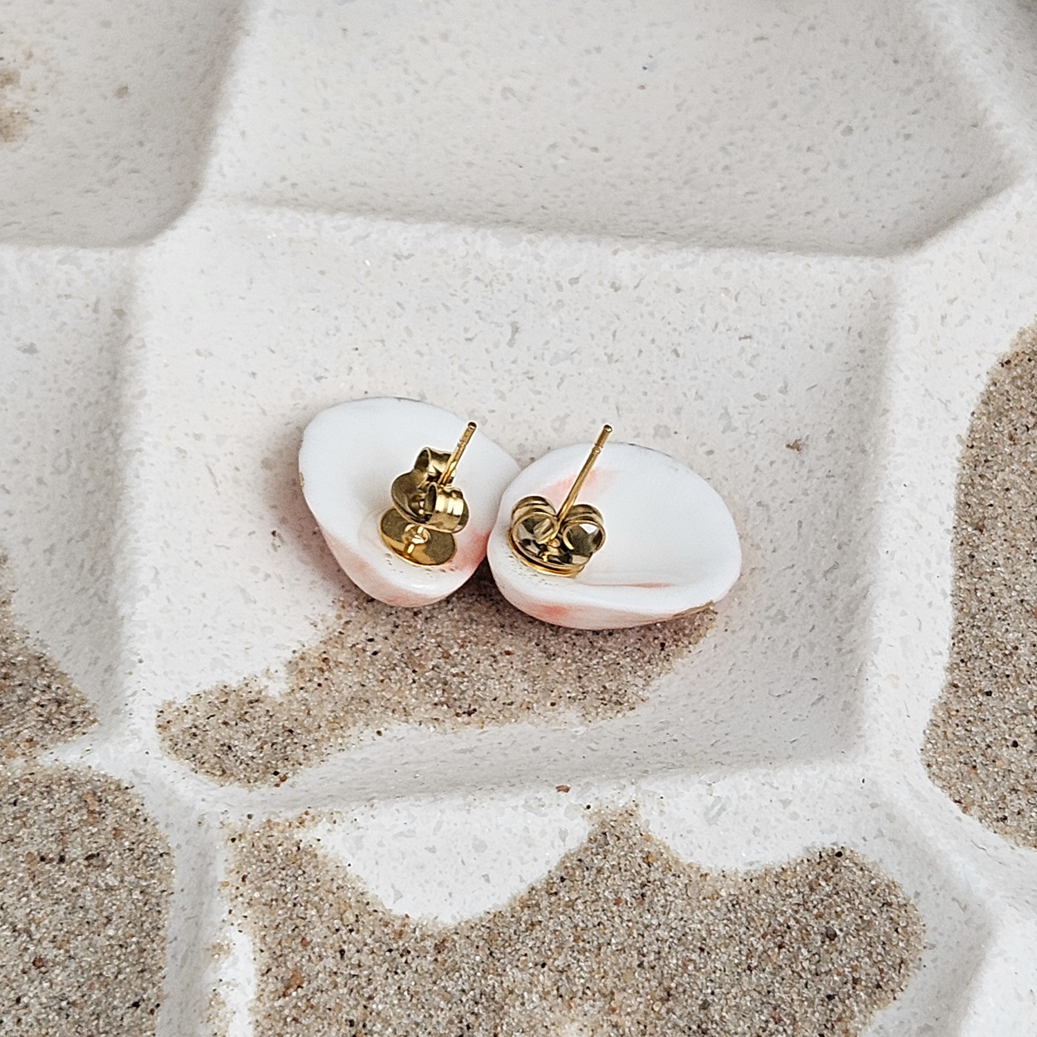 Rose pink fine ceramic porcelain hypoallergenic stud designer earrings for sensitive ears - authentic Mediterranean shell imprints with 22k gold plating - obrazek 3