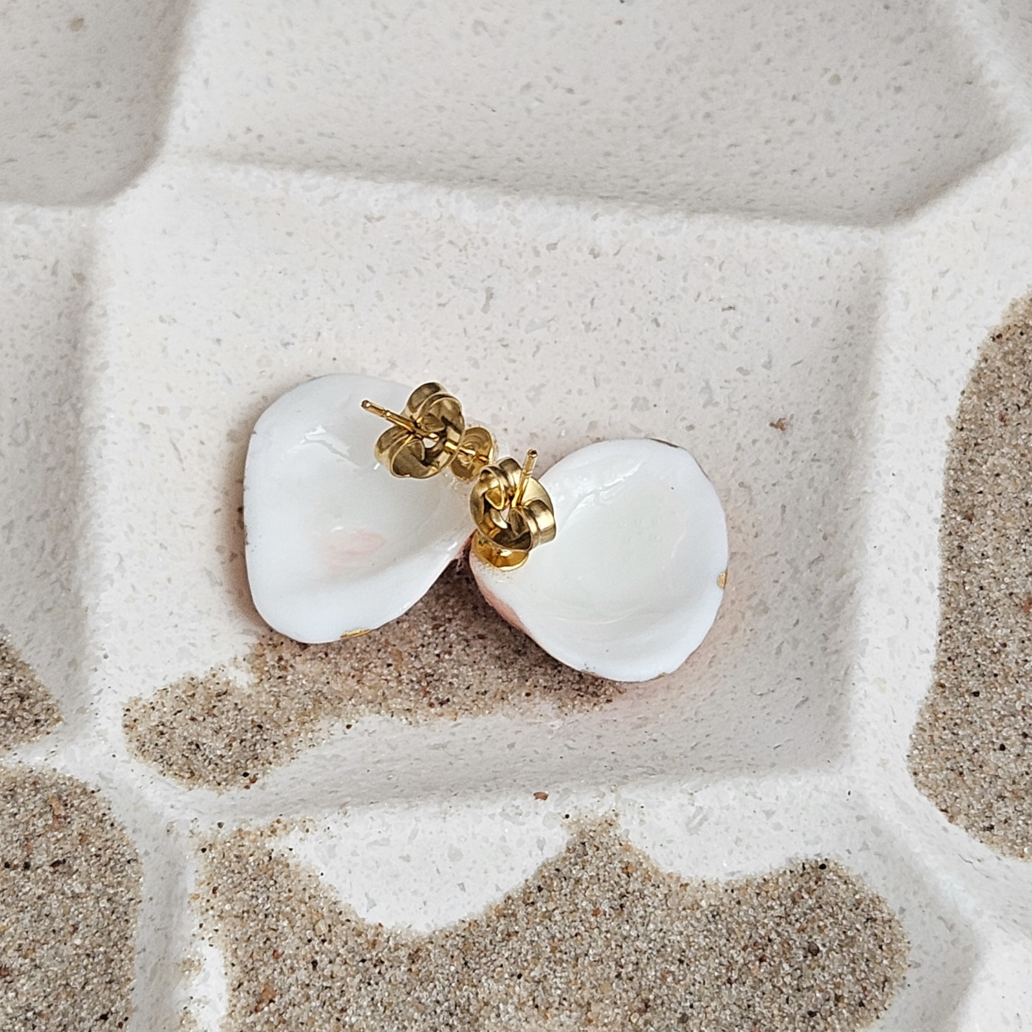 Rose pink fine ceramic porcelain hypoallergenic stud designer earrings for sensitive ears - authentic Mediterranean shell imprints with 22k gold plating - obrazek 3