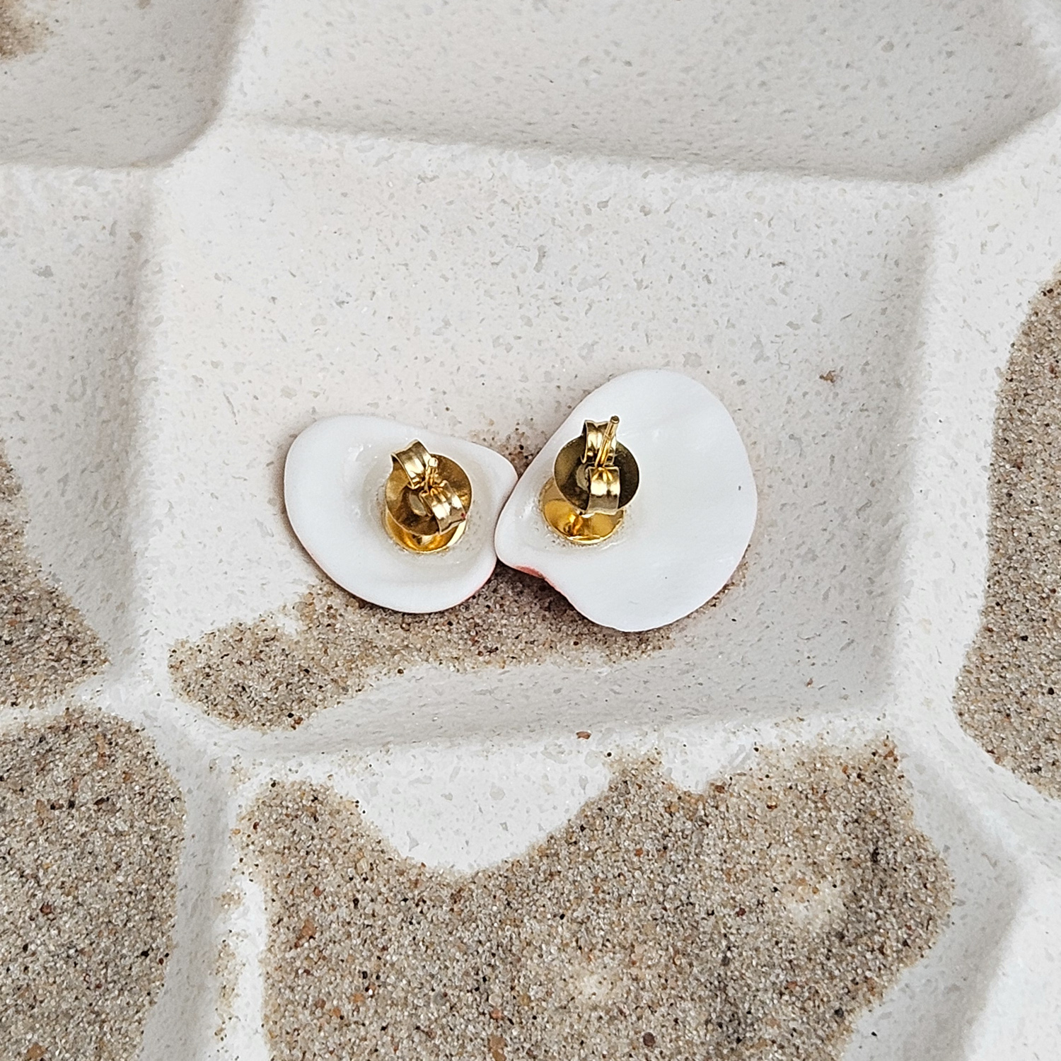 Rose pink fine ceramic porcelain hypoallergenic stud designer earrings for sensitive ears - authentic Mediterranean shell imprints with 22k gold plating - obrazek 3