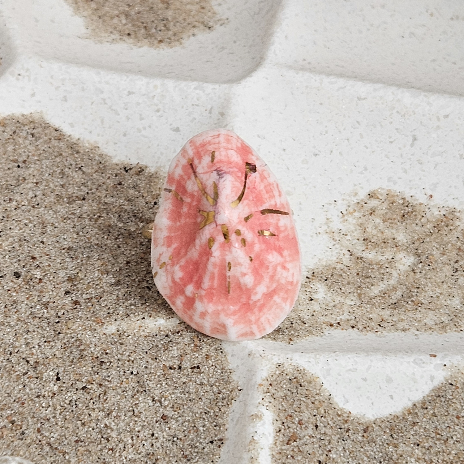 Adjustable ring with pink fine ceramic porcelain shell - authentic Mediterranean shell imprint with 22k gold plating - obrazek 2