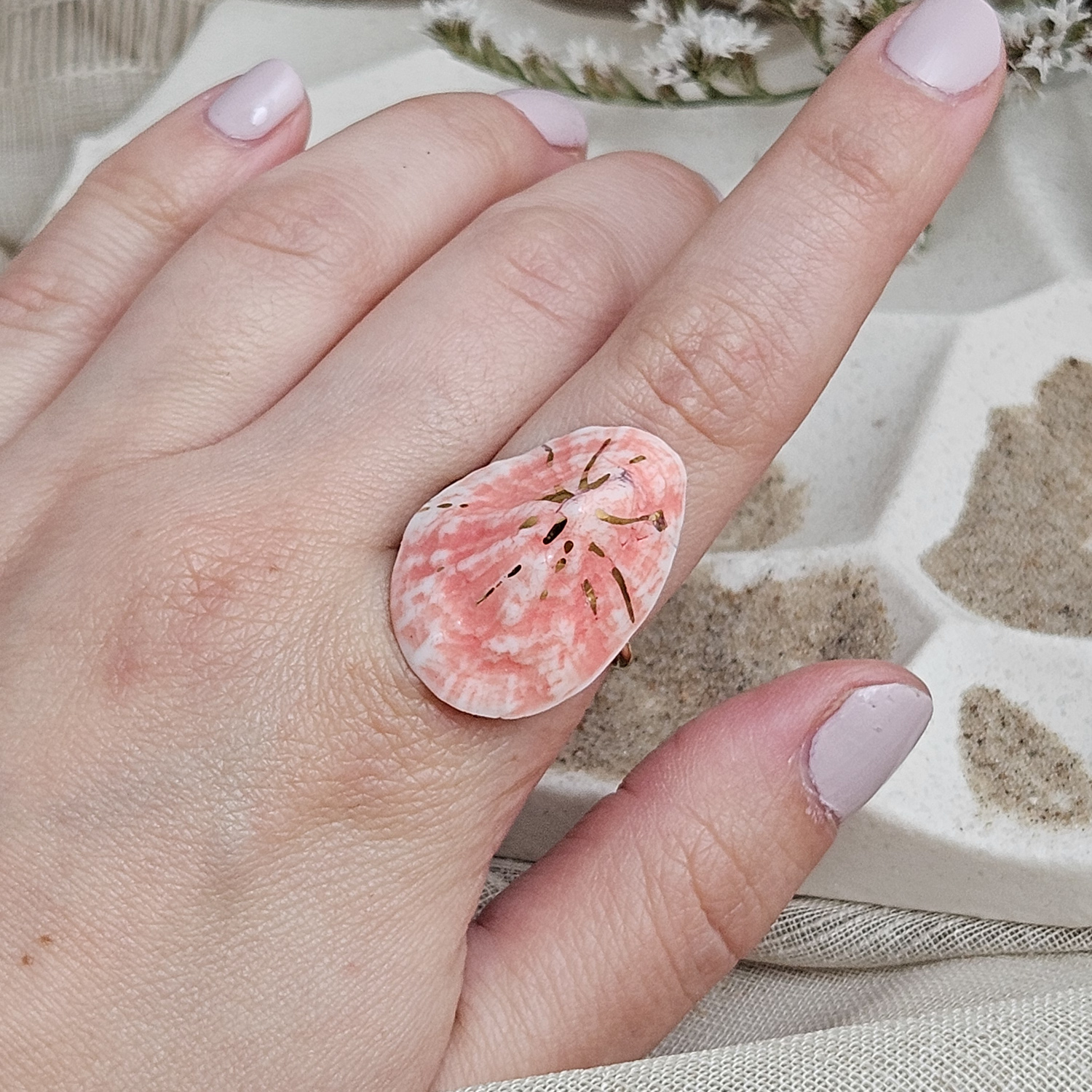 Adjustable ring with pink fine ceramic porcelain shell - authentic Mediterranean shell imprint with 22k gold plating - obrazek 4
