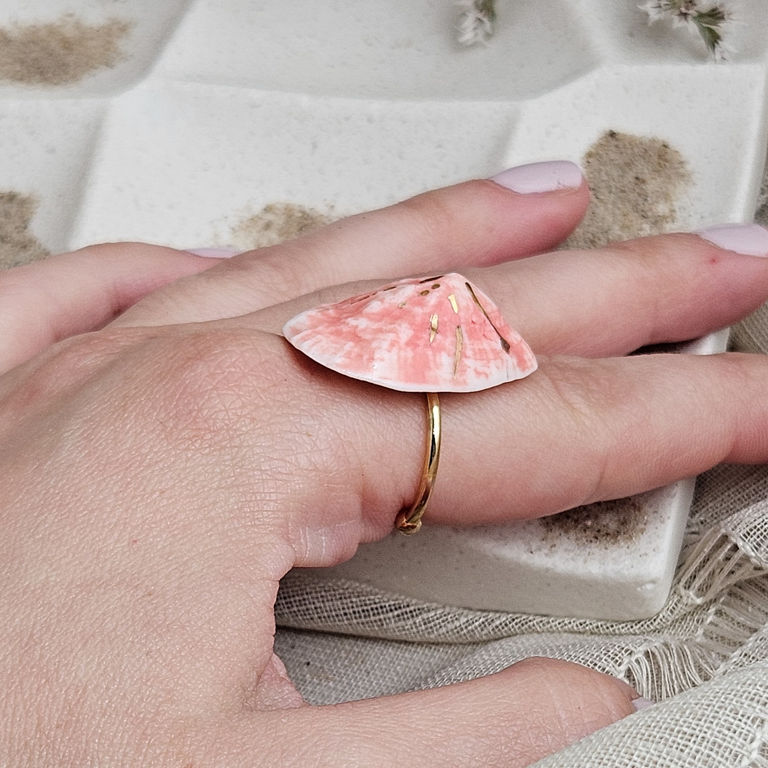 Adjustable ring with pink fine ceramic porcelain shell - authentic Mediterranean shell imprint with 22k gold plating - obrazek 5