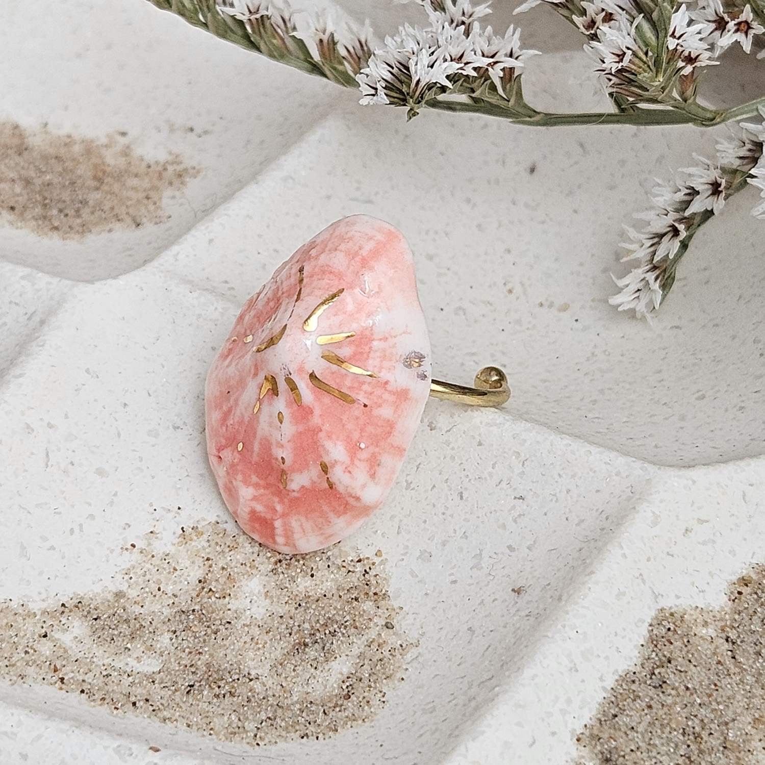 Adjustable ring with pink fine ceramic porcelain shell - authentic Mediterranean shell imprint with 22k gold plating - obrazek 2
