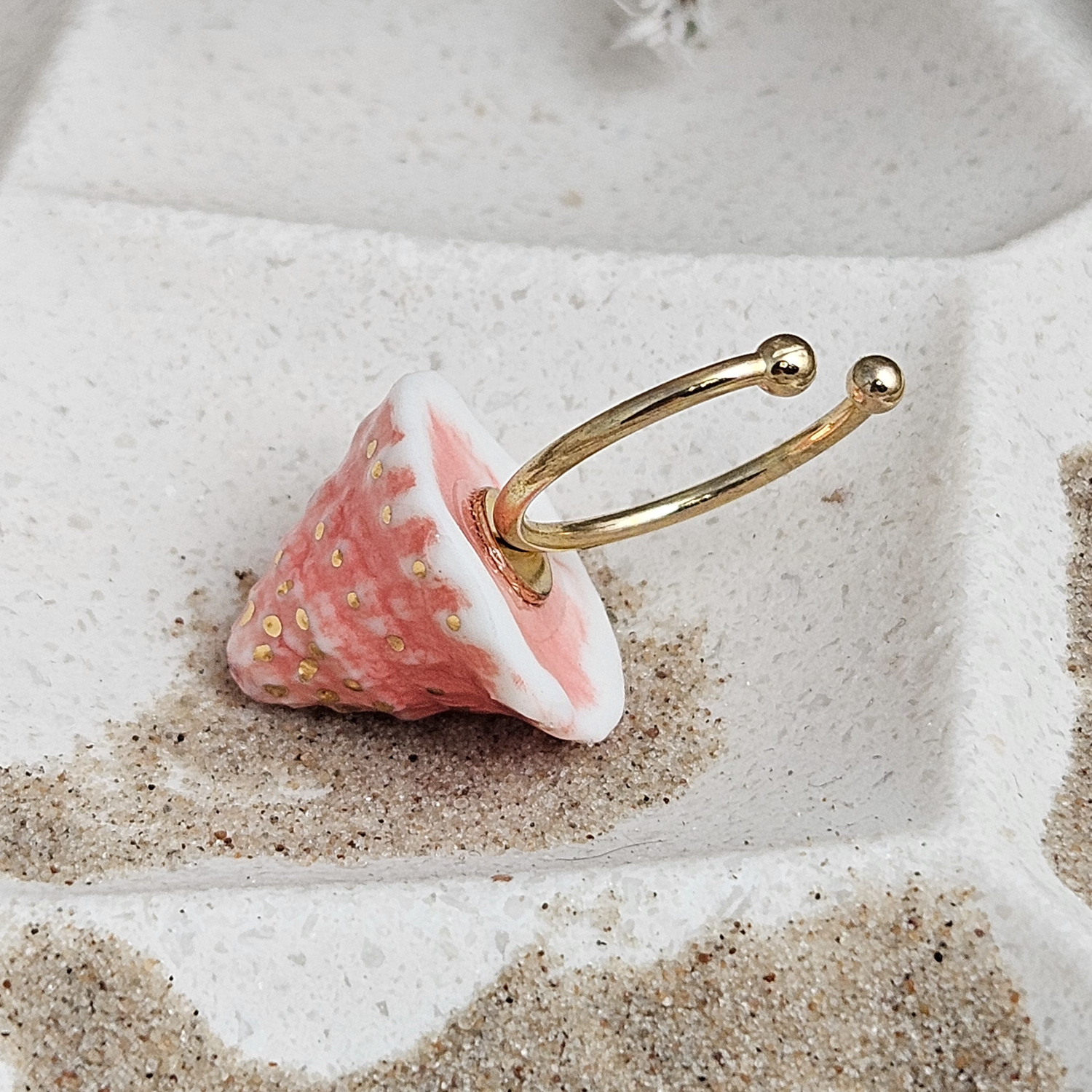 Adjustable ring with pink fine ceramic porcelain shell - authentic Mediterranean shell imprint with 22k gold plating - obrazek 3