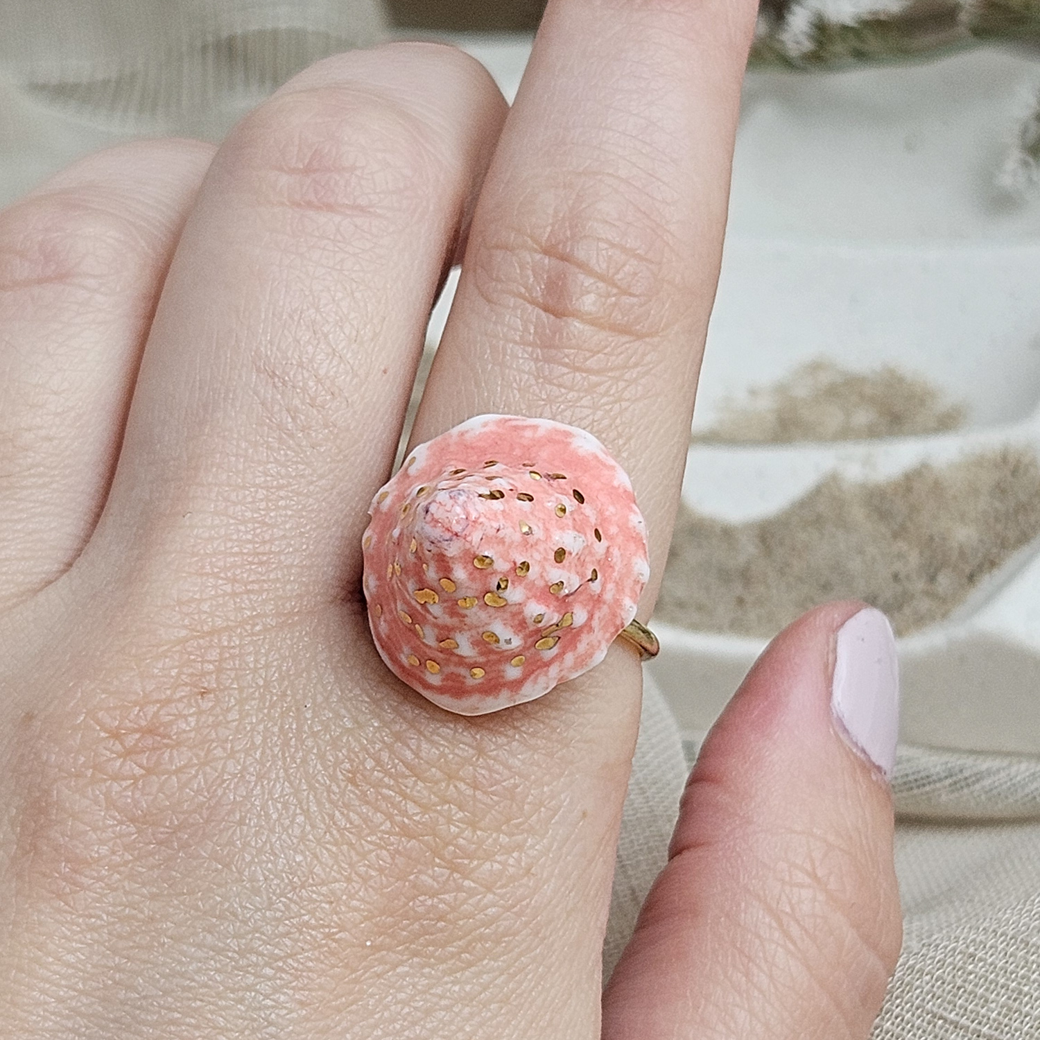 Adjustable ring with pink fine ceramic porcelain shell - authentic Mediterranean shell imprint with 22k gold plating - obrazek 4