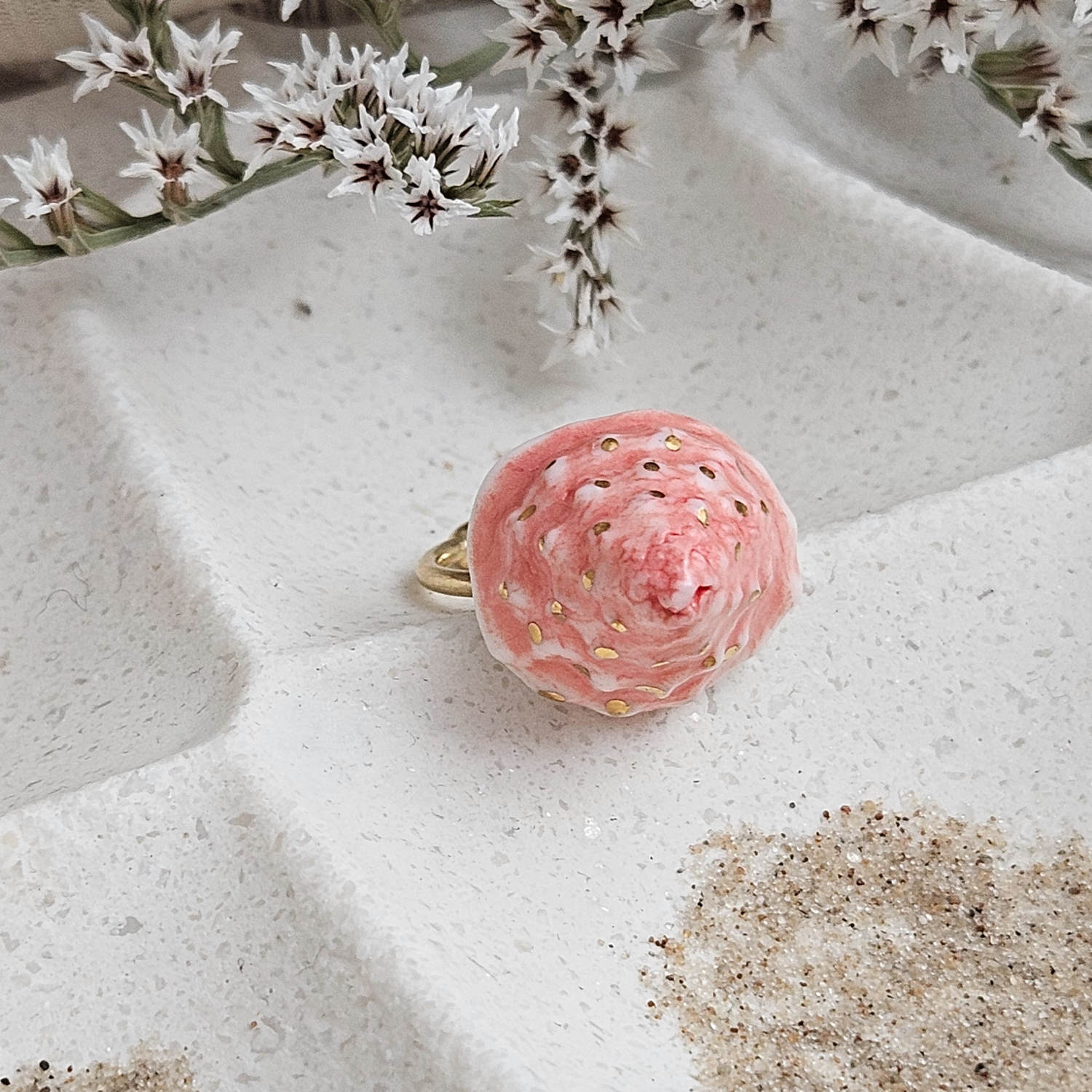 Adjustable ring with pink fine ceramic porcelain shell - authentic Mediterranean shell imprint with 22k gold plating - obrazek 2