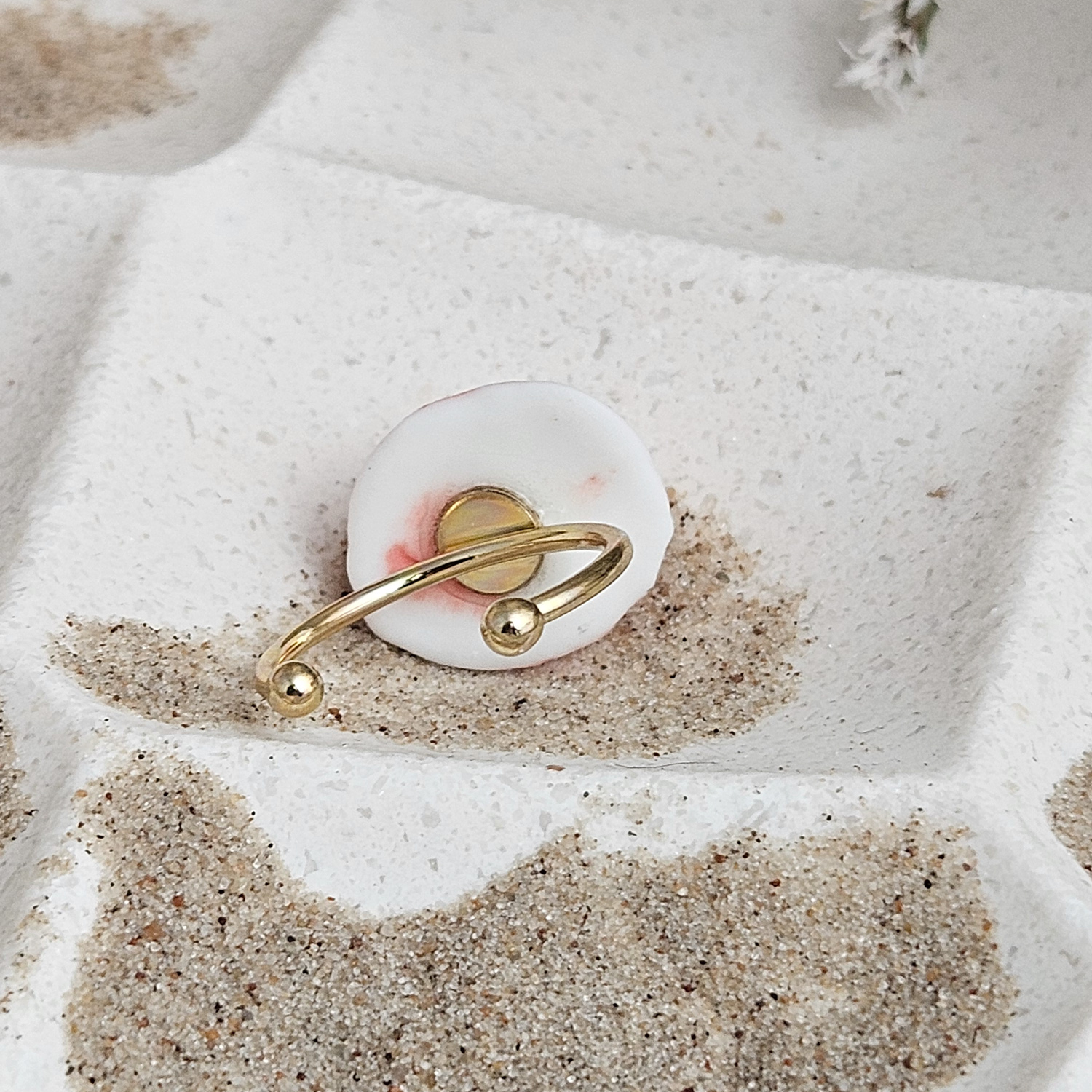 Adjustable ring with pink fine ceramic porcelain shell - authentic Mediterranean shell imprint with 22k gold plating - obrazek 4