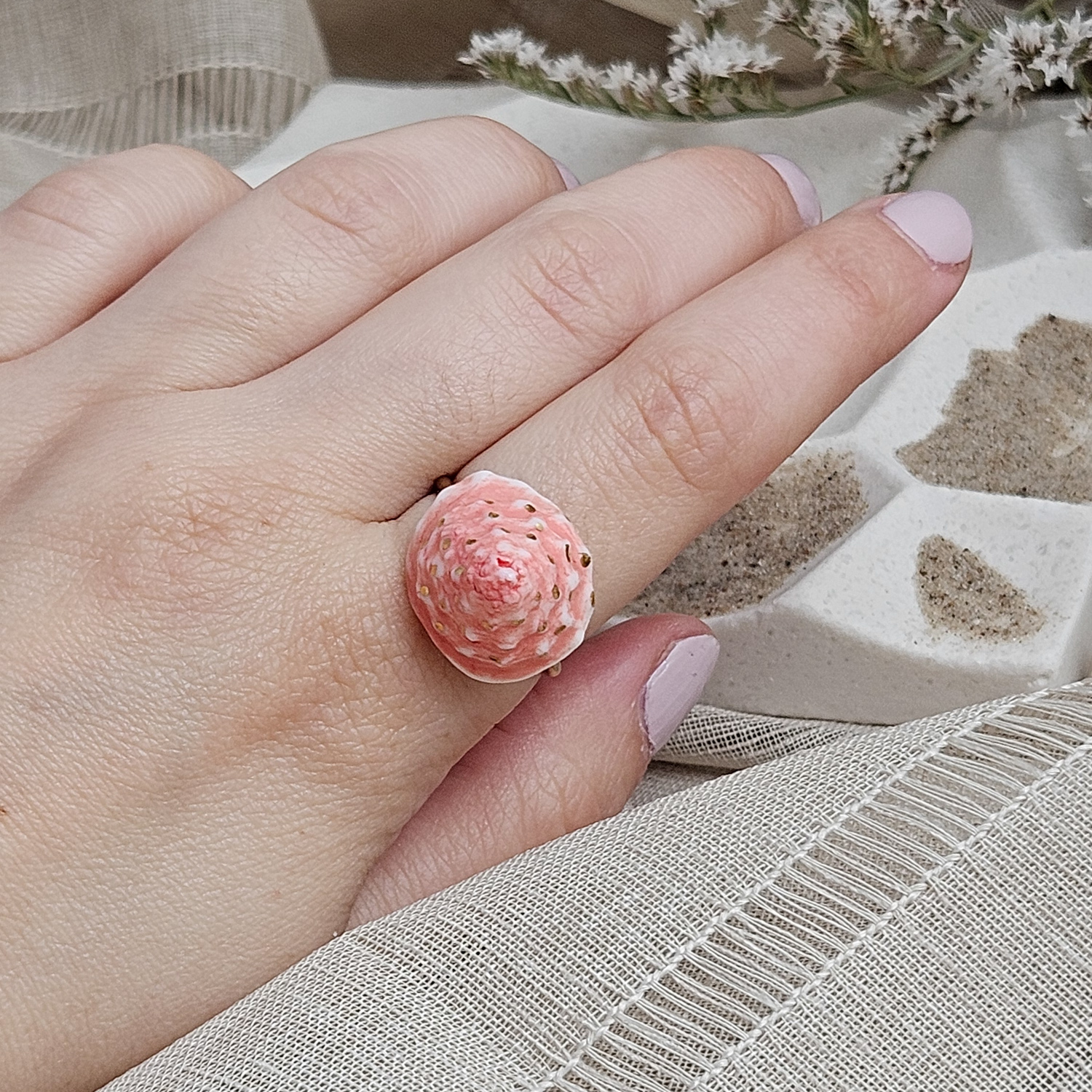 Adjustable ring with pink fine ceramic porcelain shell - authentic Mediterranean shell imprint with 22k gold plating - obrazek 5
