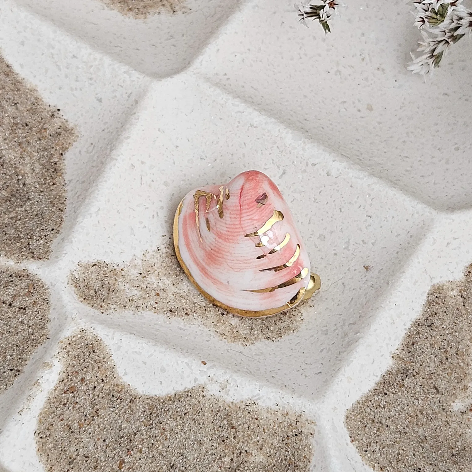 Pink ceramic brooch pin - authentic Mediterranean shell imprint with 22k gold plating - Image 2