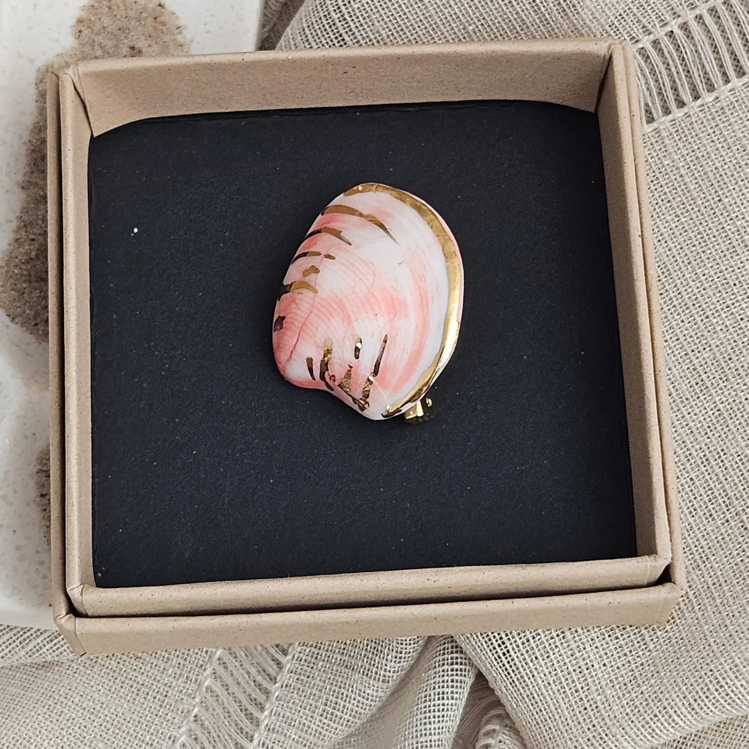 Pink ceramic brooch pin - authentic Mediterranean shell imprint with 22k gold plating - Image 4