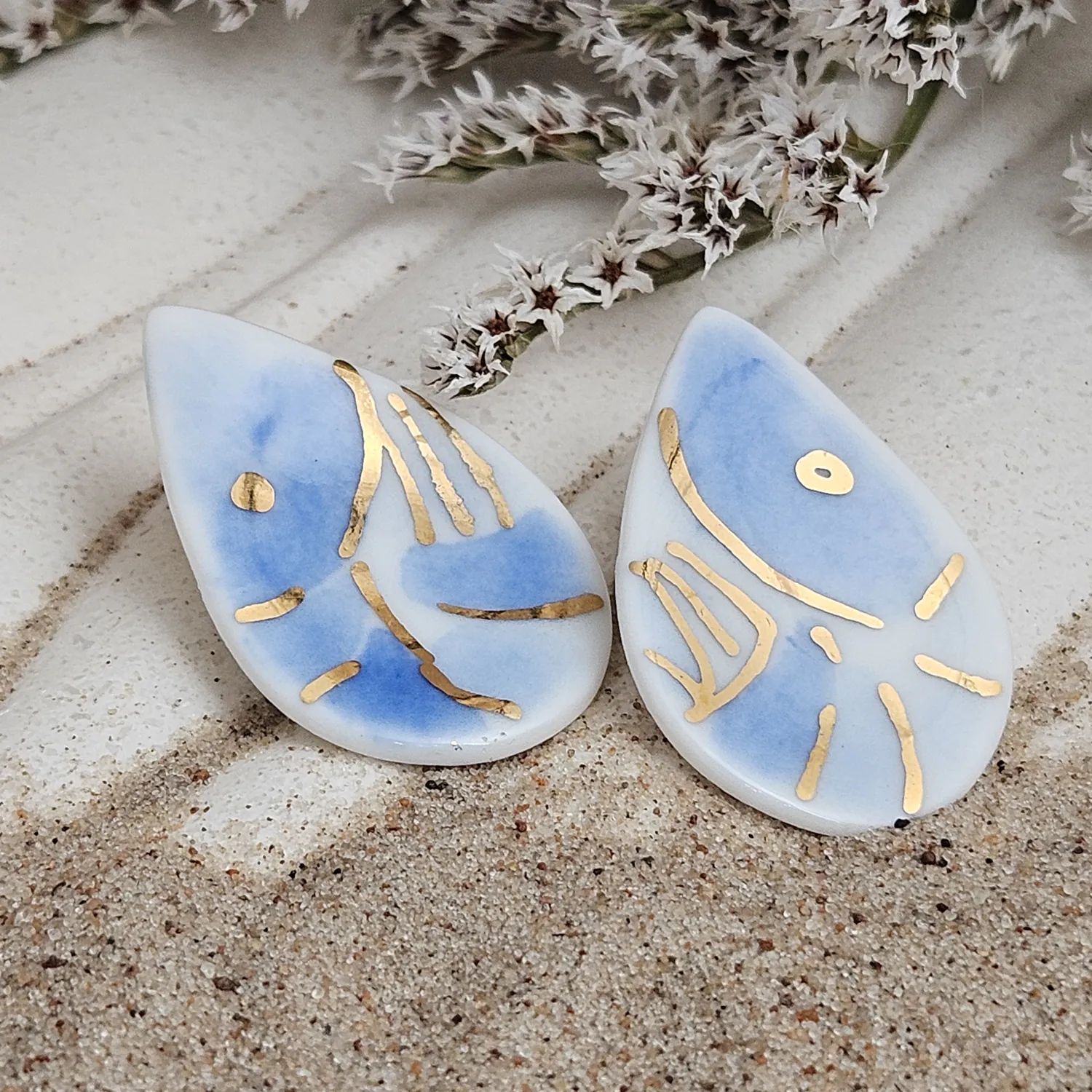 Blue porcelain stud earrings - handpainted shrimps with gold - Image 2