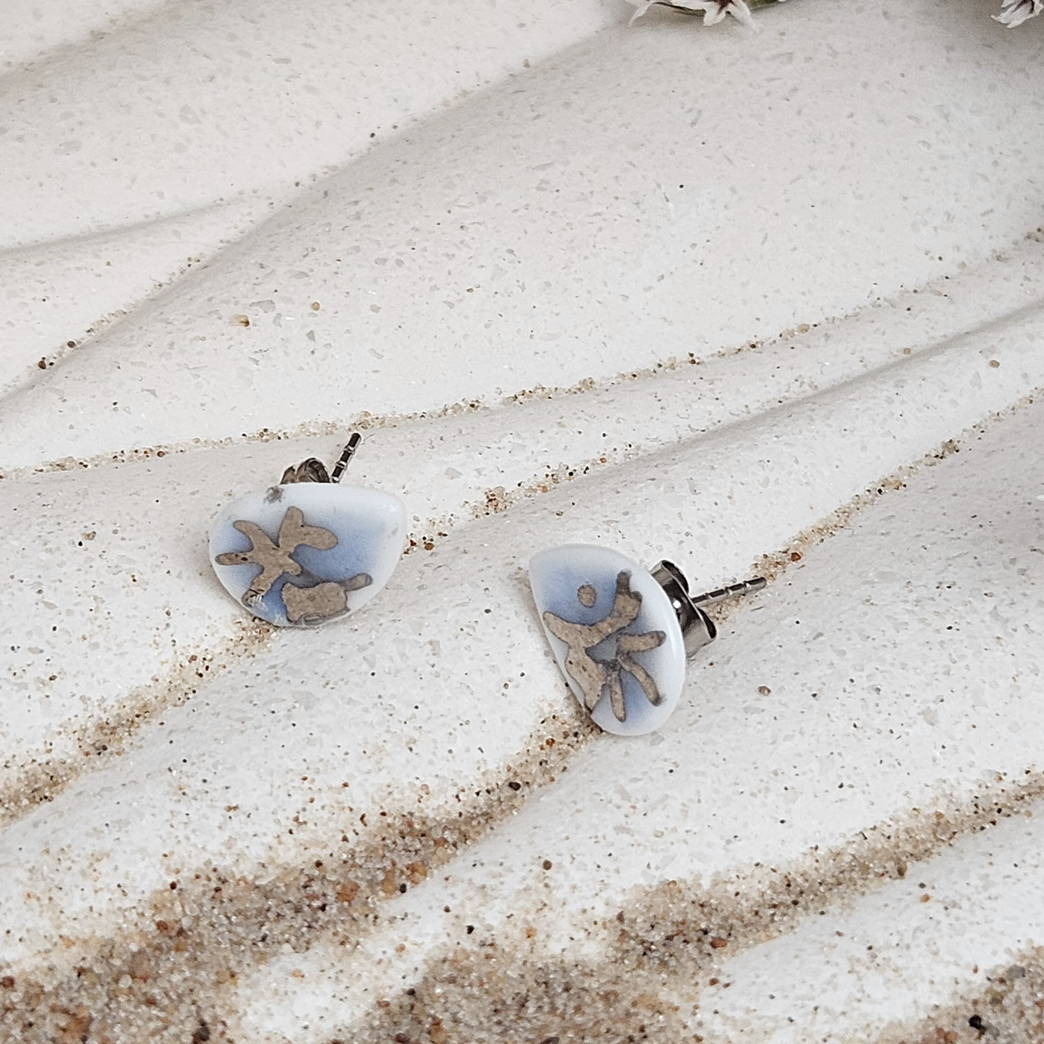 Cobalt blue fine ceramic porcelain hypoallergenic stud designer earrings for sensitive ears - hand-painted artisan shrimps with silver accents (white gold) - obrazek 2