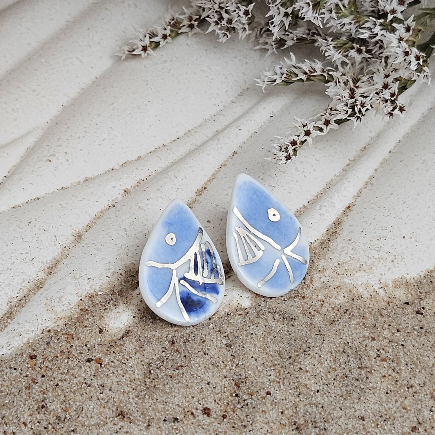 Cobalt blue fine ceramic porcelain hypoallergenic stud designer earrings for sensitive ears - hand-painted artisan shrimps with silver accents (white gold) - obrazek 2
