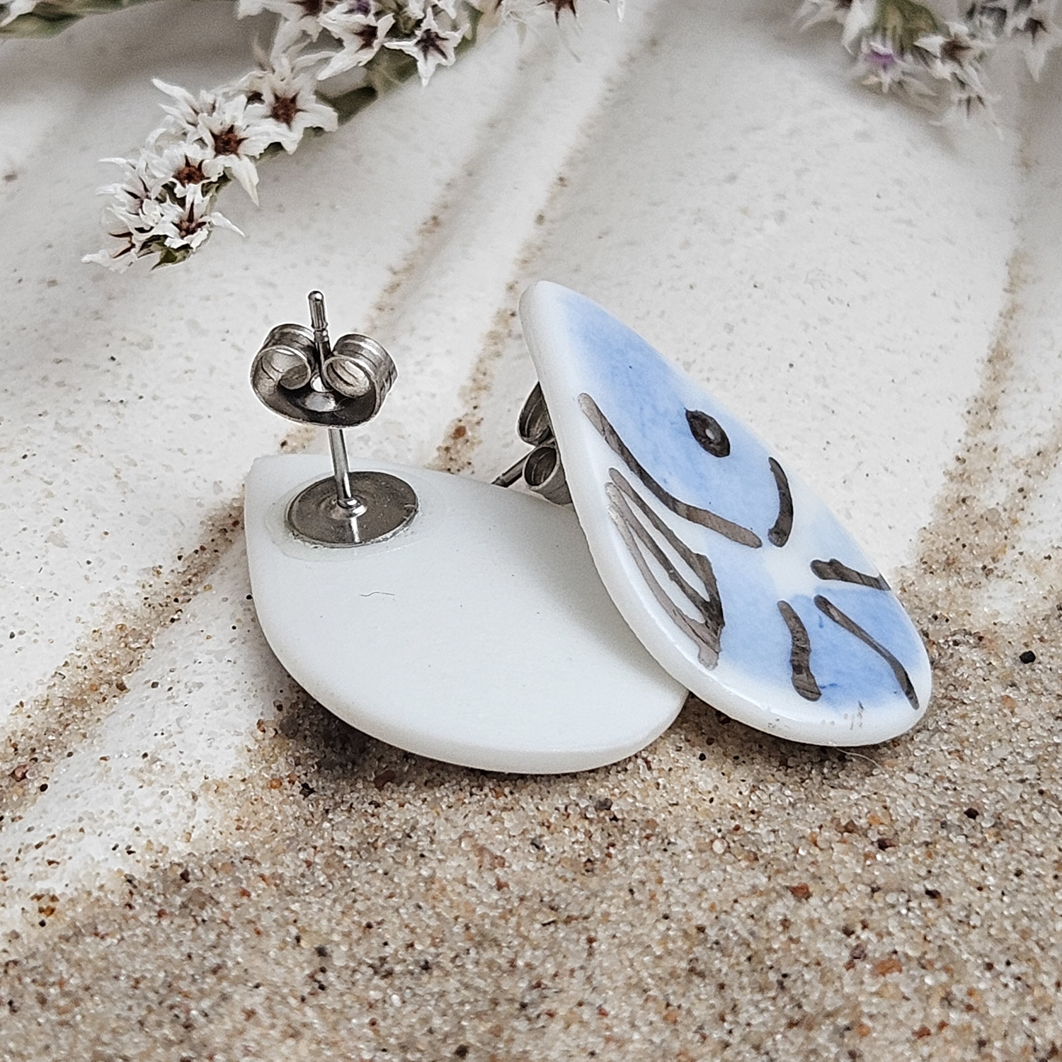 Cobalt blue fine ceramic porcelain hypoallergenic stud designer earrings for sensitive ears - hand-painted artisan shrimps with silver accents (white gold) - obrazek 3