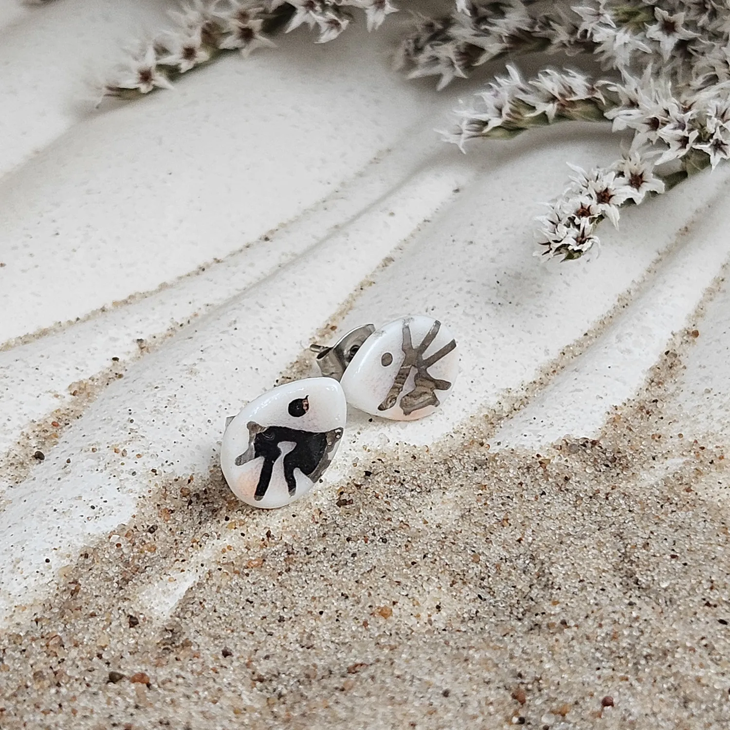 Fine ceramic fine ceramic porcelain hypoallergenic stud designer earrings for sensitive ears - hand-painted artisan shrimps with silver accents (white gold) - Image 2