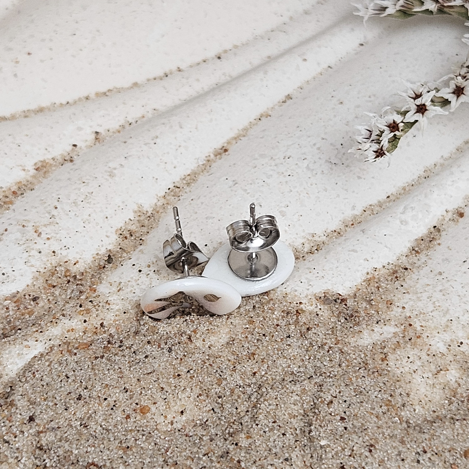 Fine ceramic fine ceramic porcelain hypoallergenic stud designer earrings for sensitive ears - hand-painted artisan shrimps with silver accents (white gold) - obrazek 3