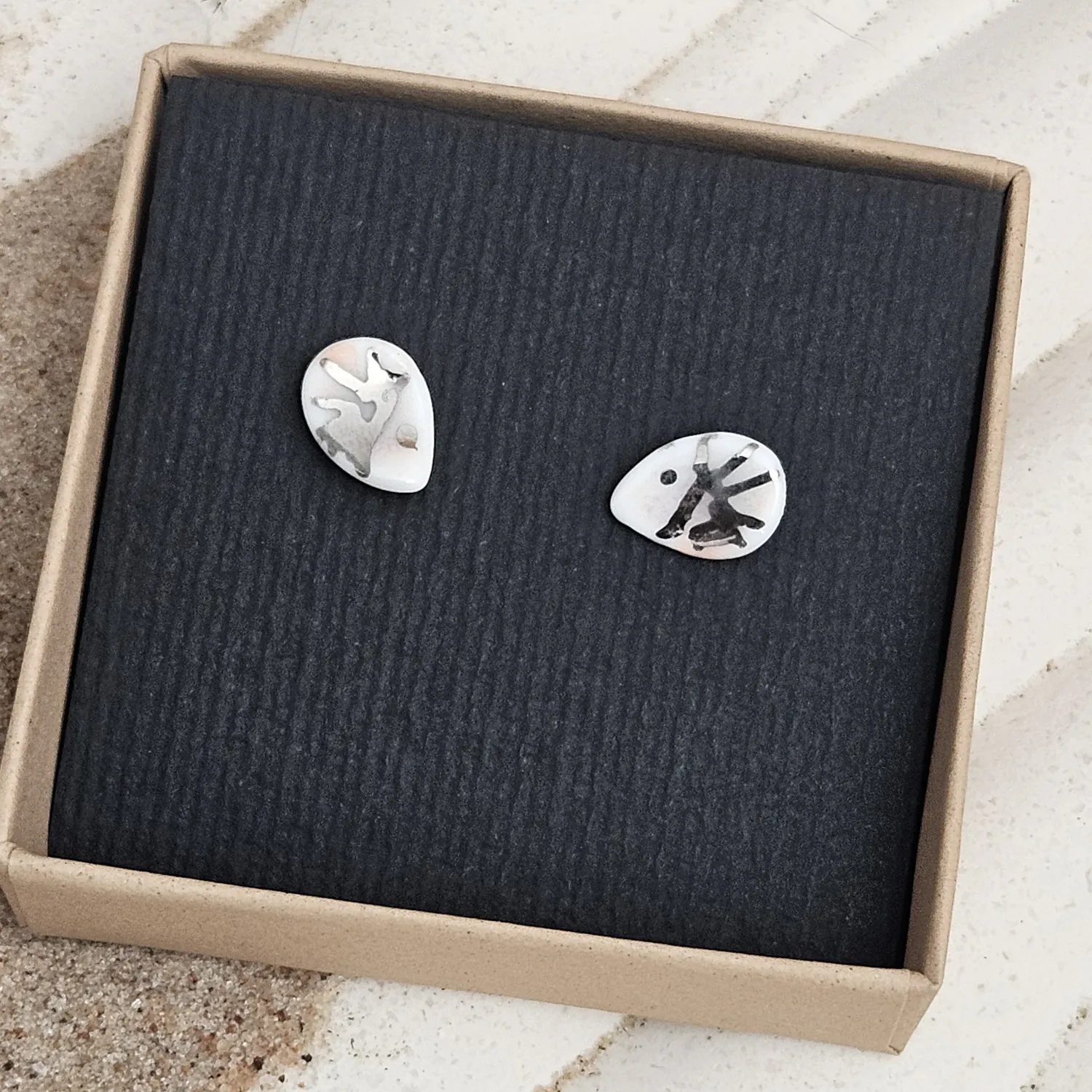 Fine ceramic fine ceramic porcelain hypoallergenic stud designer earrings for sensitive ears - hand-painted artisan shrimps with silver accents (white gold) - Image 4