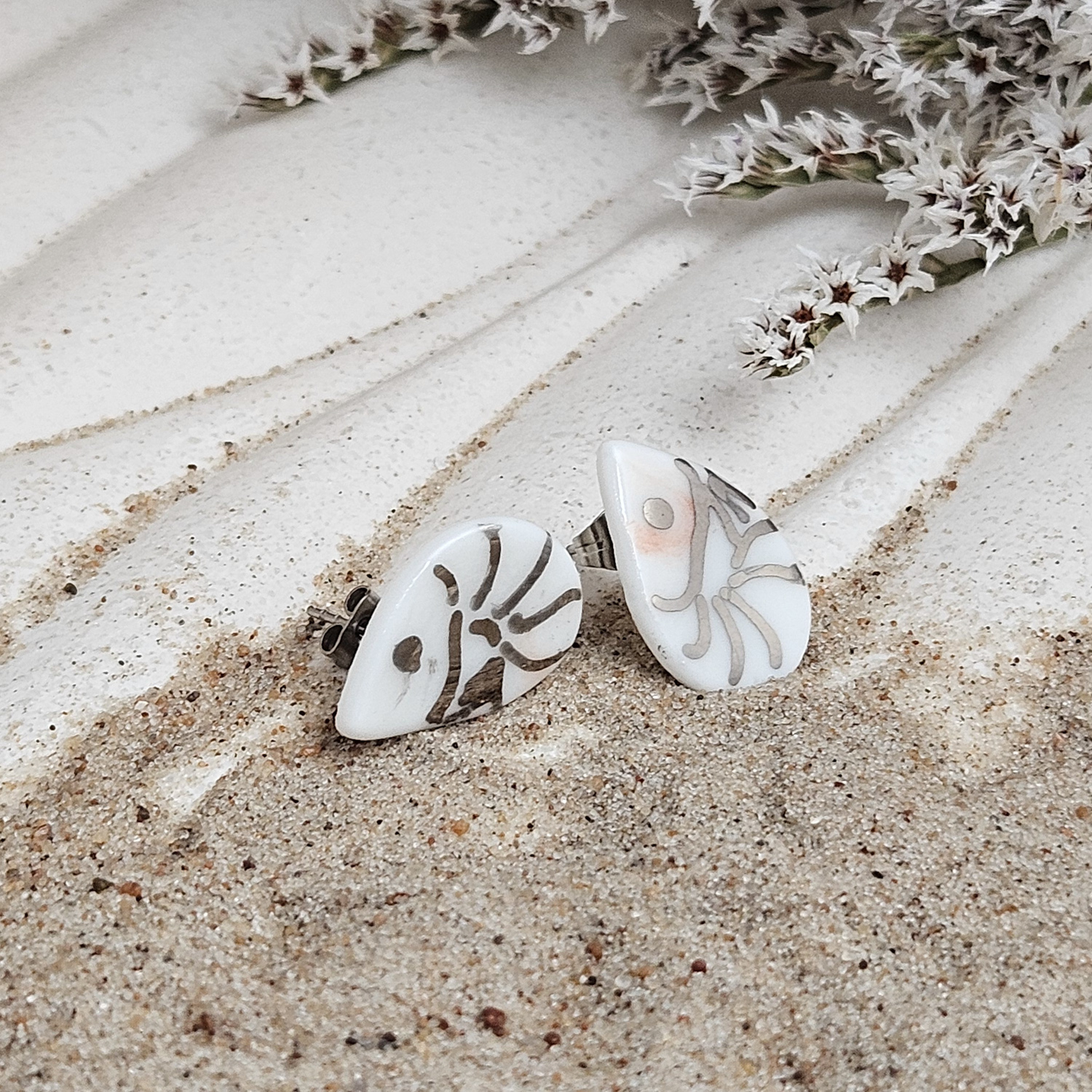 Fine ceramic fine ceramic porcelain hypoallergenic stud designer earrings for sensitive ears - hand-painted artisan shrimps with silver accents (white gold) - obrazek 2