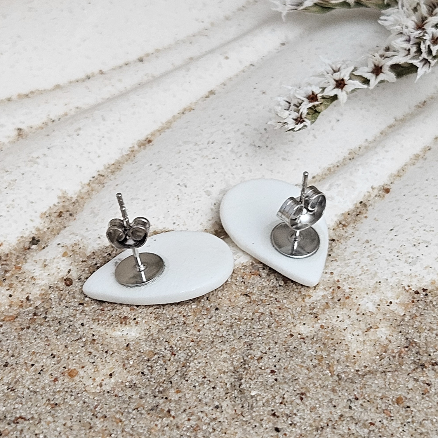 Fine ceramic fine ceramic porcelain hypoallergenic stud designer earrings for sensitive ears - hand-painted artisan shrimps with silver accents (white gold) - obrazek 3