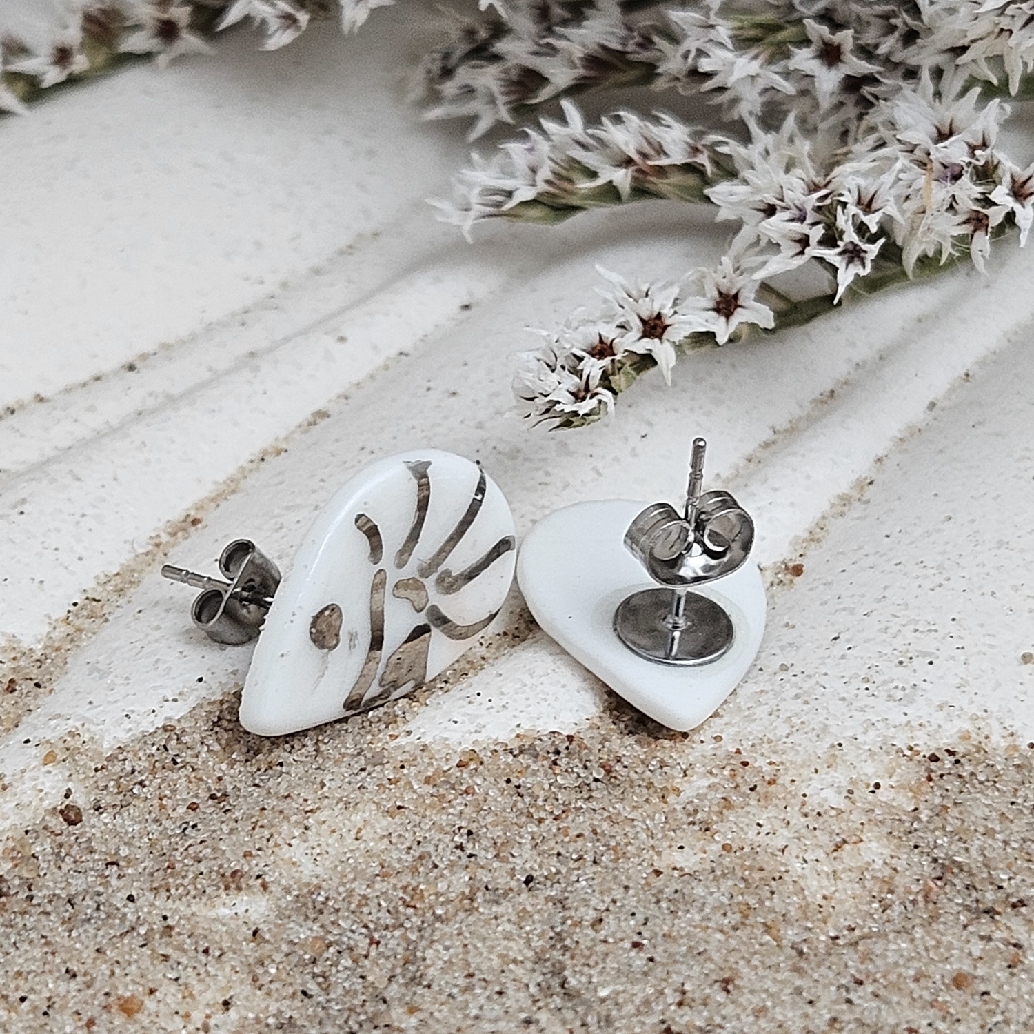 Fine ceramic fine ceramic porcelain hypoallergenic stud designer earrings for sensitive ears - hand-painted artisan shrimps with silver accents (white gold) - obrazek 4