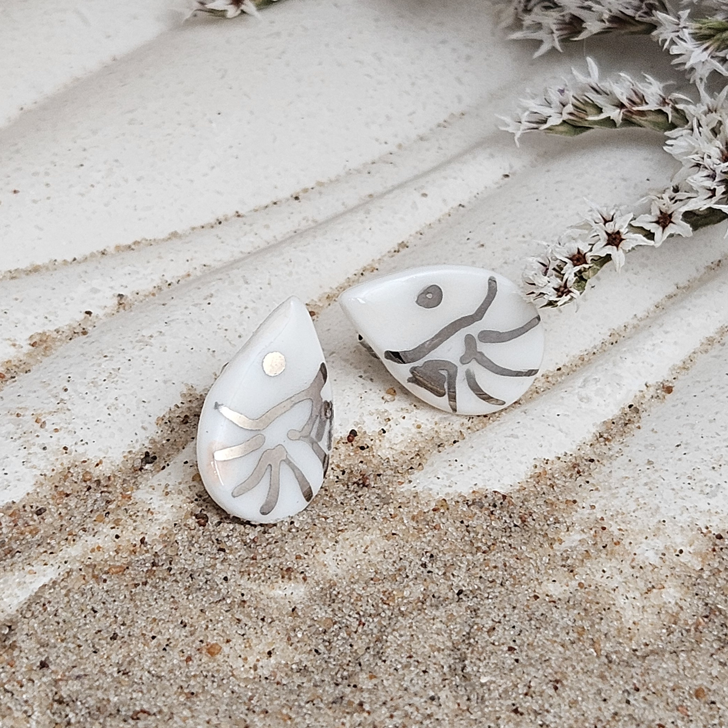 Fine ceramic fine ceramic porcelain hypoallergenic stud designer earrings for sensitive ears - hand-painted artisan shrimps with silver accents (white gold) - obrazek 2