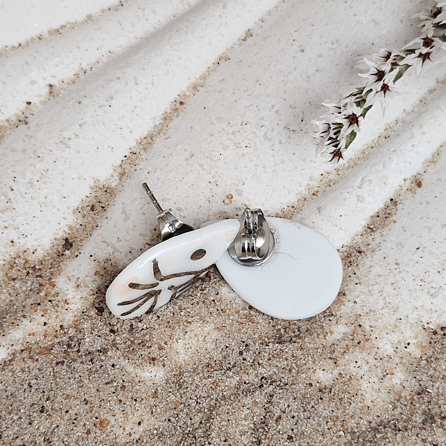 Fine ceramic fine ceramic porcelain hypoallergenic stud designer earrings for sensitive ears - hand-painted artisan shrimps with silver accents (white gold) - obrazek 4