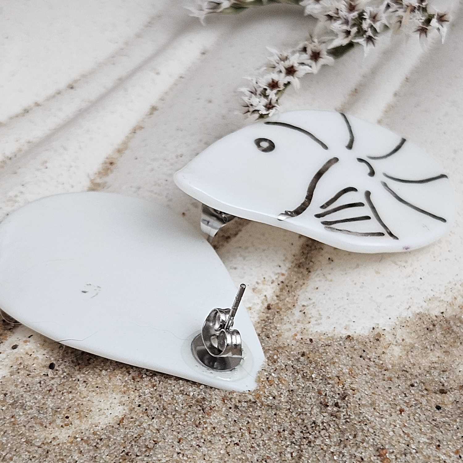 Fine ceramic fine ceramic porcelain hypoallergenic stud designer earrings for sensitive ears - hand-painted artisan shrimps with silver accents (white gold) - obrazek 3