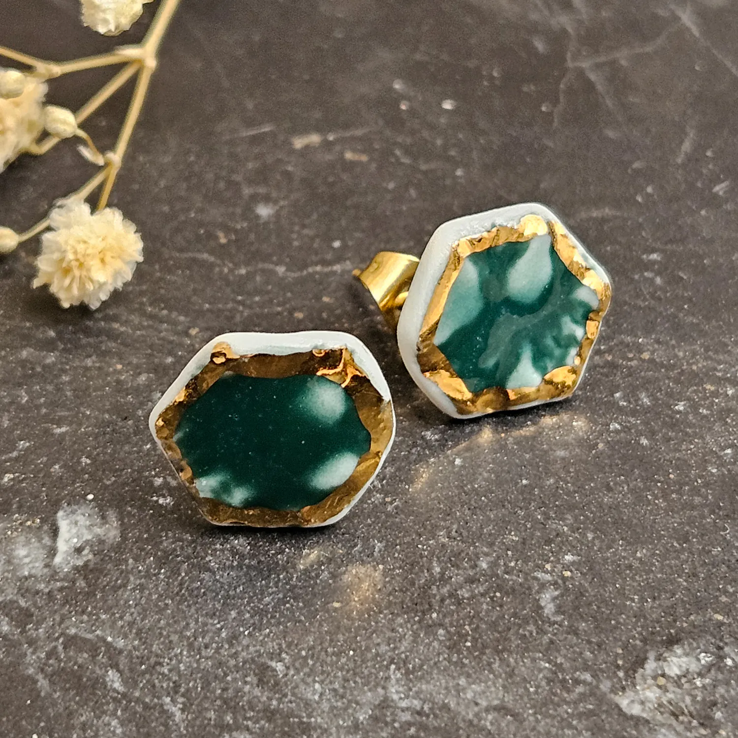 Emerald green fine ceramic porcelain hypoallergenic stud designer earrings for sensitive ears with 22k gold plating - embossed crocheted pattern - Image 2