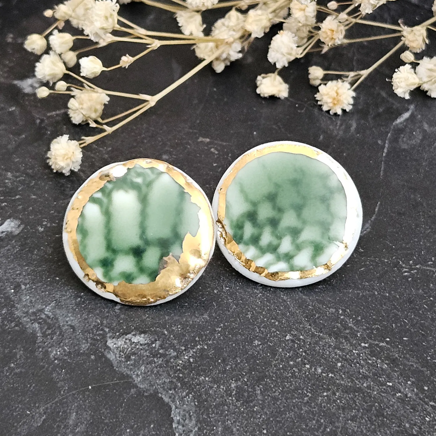 Emerald green fine ceramic porcelain hypoallergenic stud designer earrings for sensitive ears with 22k gold plating - embossed crocheted pattern