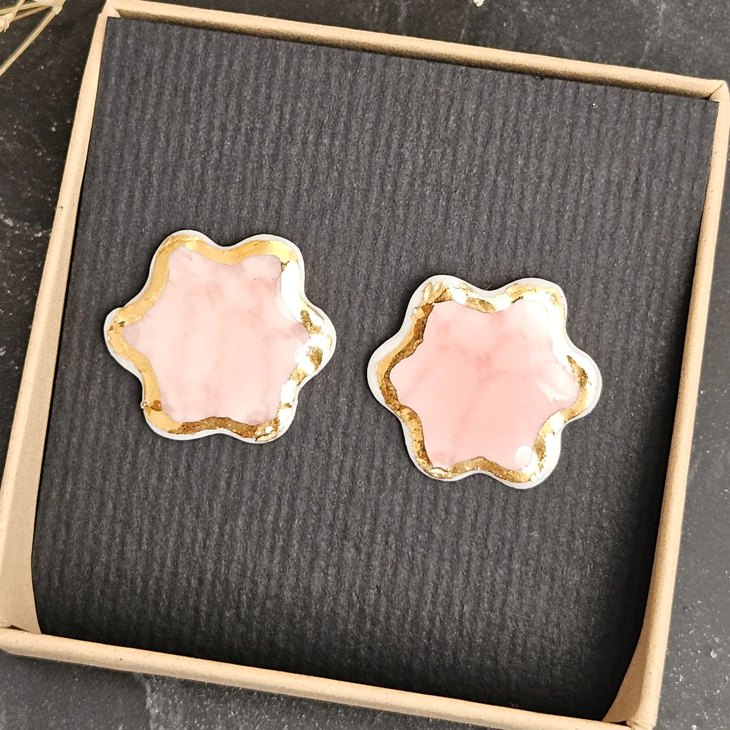 Rose pink fine ceramic porcelain hypoallergenic stud designer earrings for sensitive ears with 22k gold plating - embossed crocheted pattern - Image 4