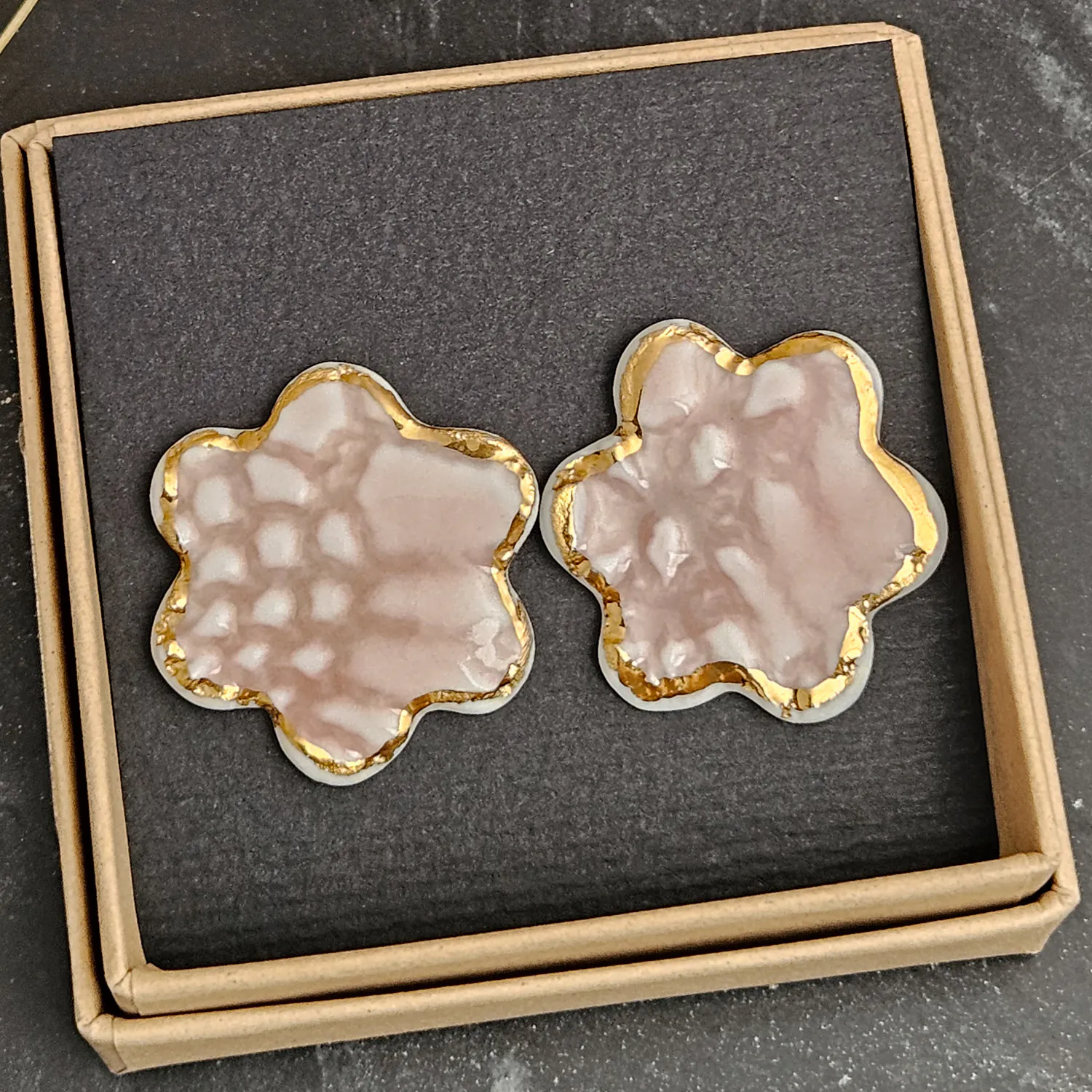 Rose pink fine ceramic porcelain hypoallergenic stud designer earrings for sensitive ears with 22k gold plating - embossed crocheted pattern - Image 4