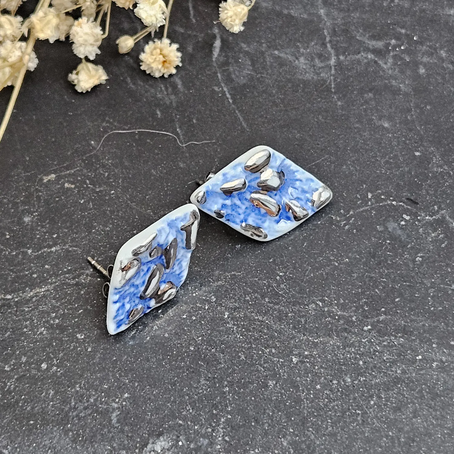Cobalt blue fine ceramic porcelain hypoallergenic stud designer earrings for sensitive ears with silver accents (white gold) - embossed crocheted pattern - Image 2