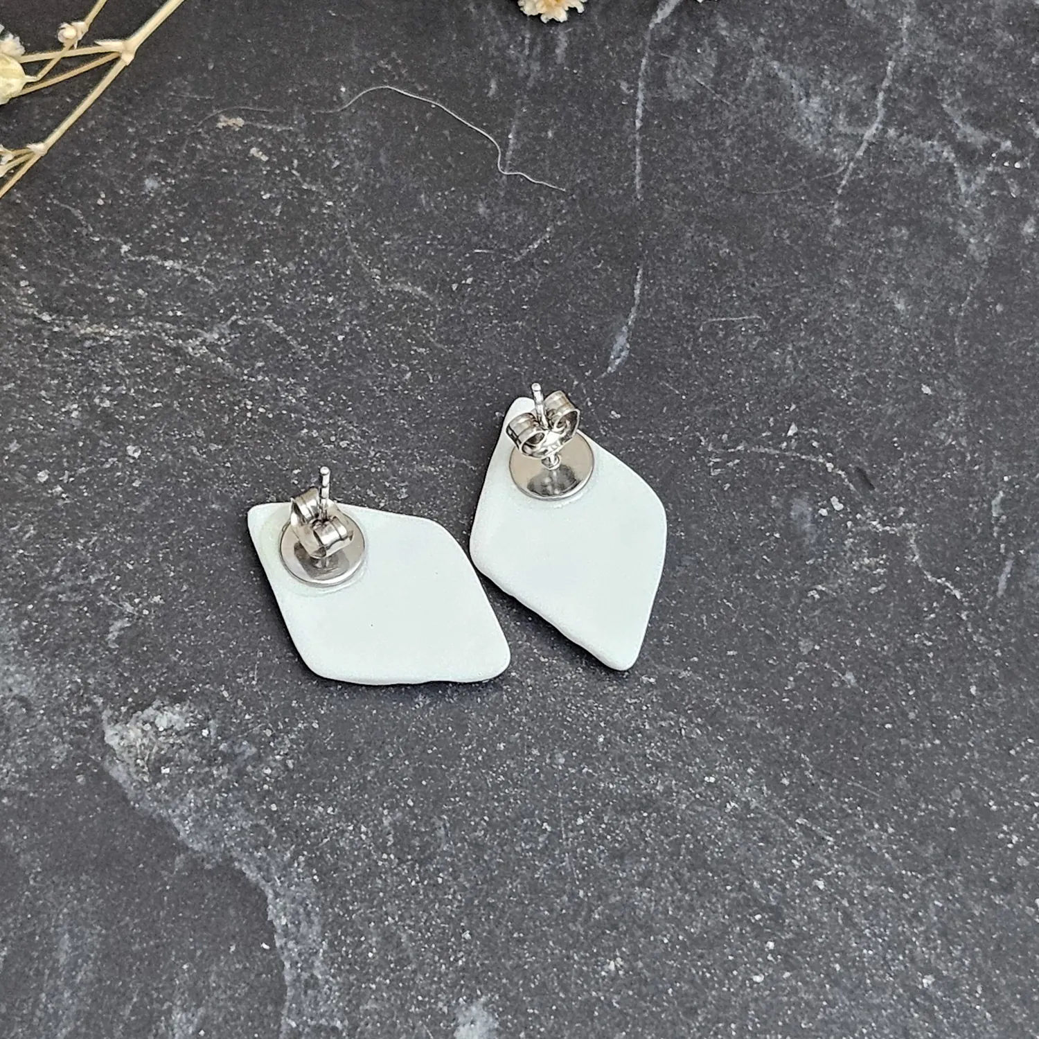 Cobalt blue fine ceramic porcelain hypoallergenic stud designer earrings for sensitive ears with silver accents (white gold) - embossed crocheted pattern - Image 3