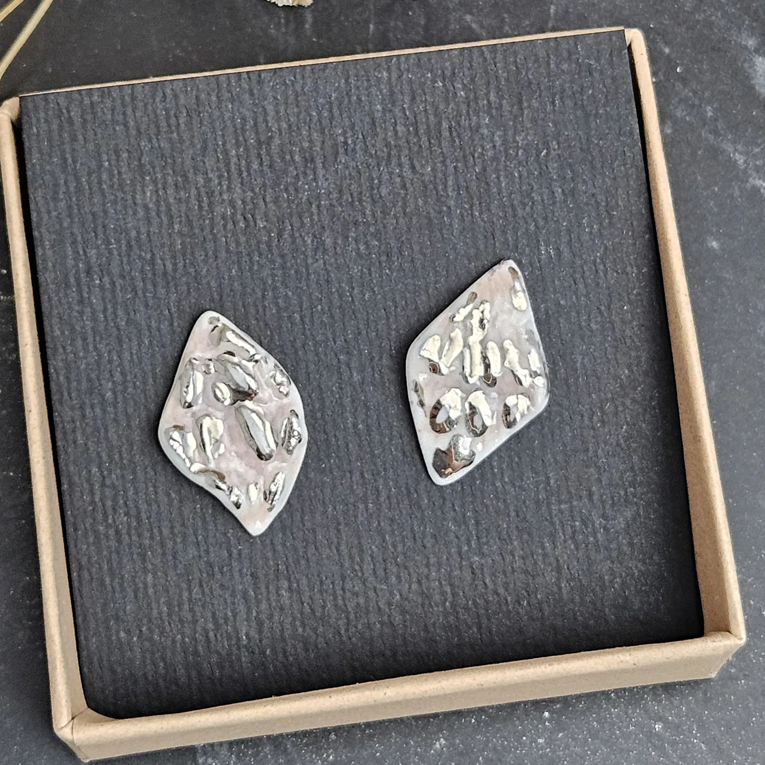 Rose pink fine ceramic porcelain hypoallergenic stud designer earrings for sensitive ears with silver accents (white gold) - embossed crocheted pattern - Image 5