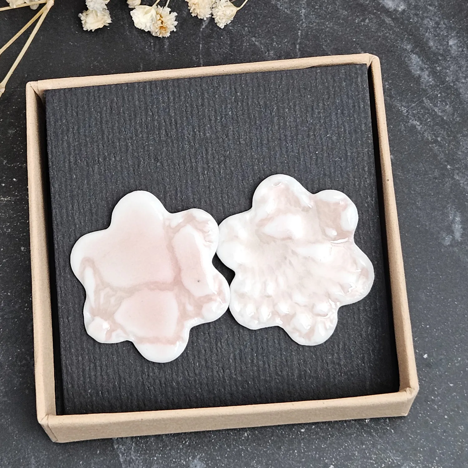 Rose pink fine ceramic porcelain hypoallergenic stud designer earrings for sensitive ears - embossed crocheted pattern - Image 4