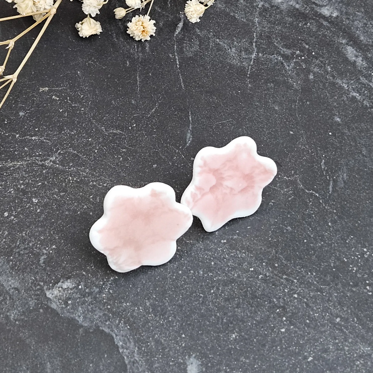 Rose pink fine ceramic porcelain hypoallergenic stud designer earrings for sensitive ears - embossed crocheted pattern - Image 2